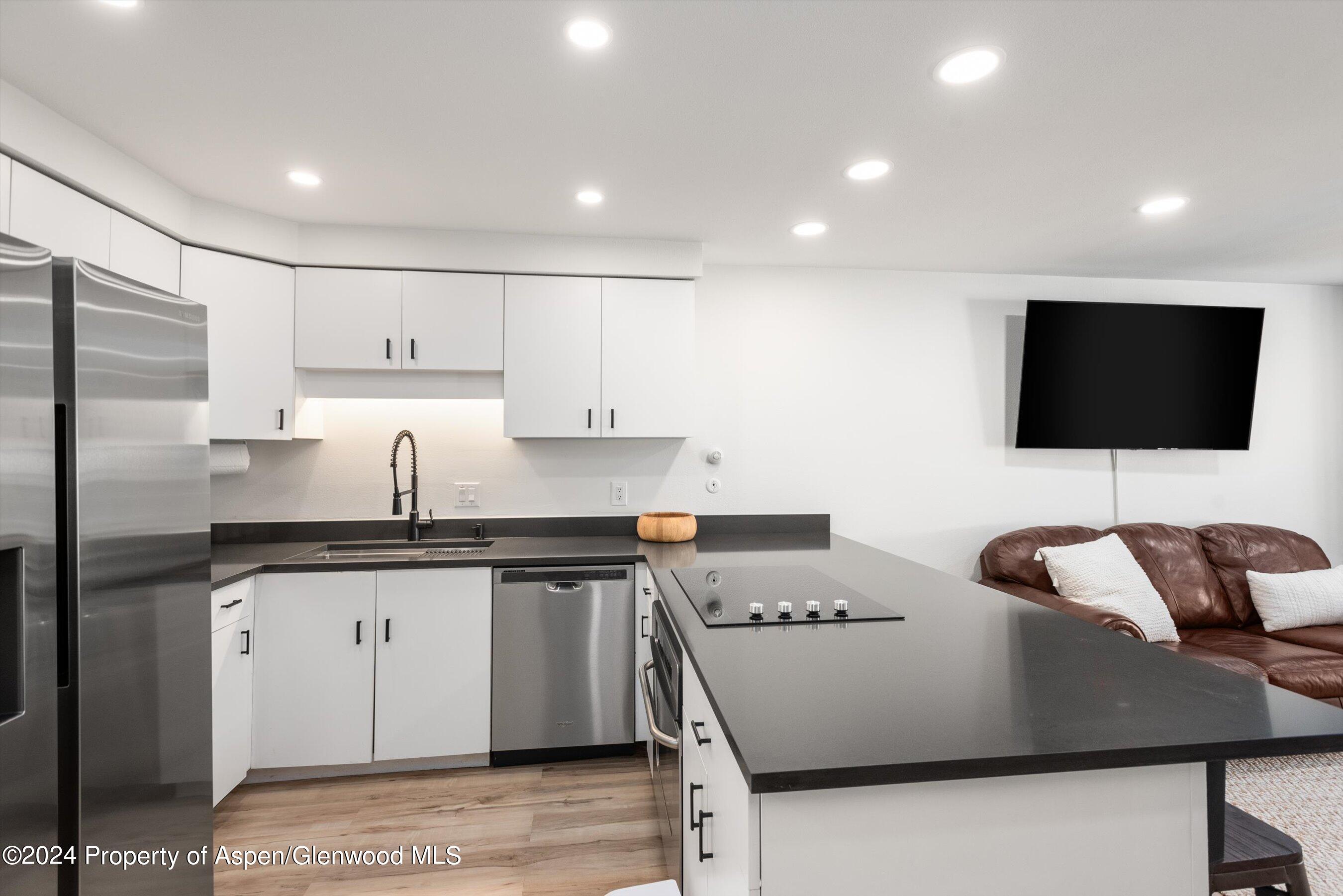 100 E Dean Street, Unit 1-D