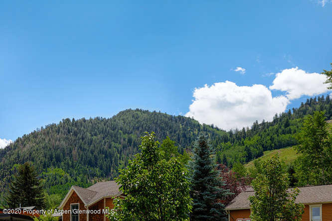 100 E Dean Street, Unit 1-D