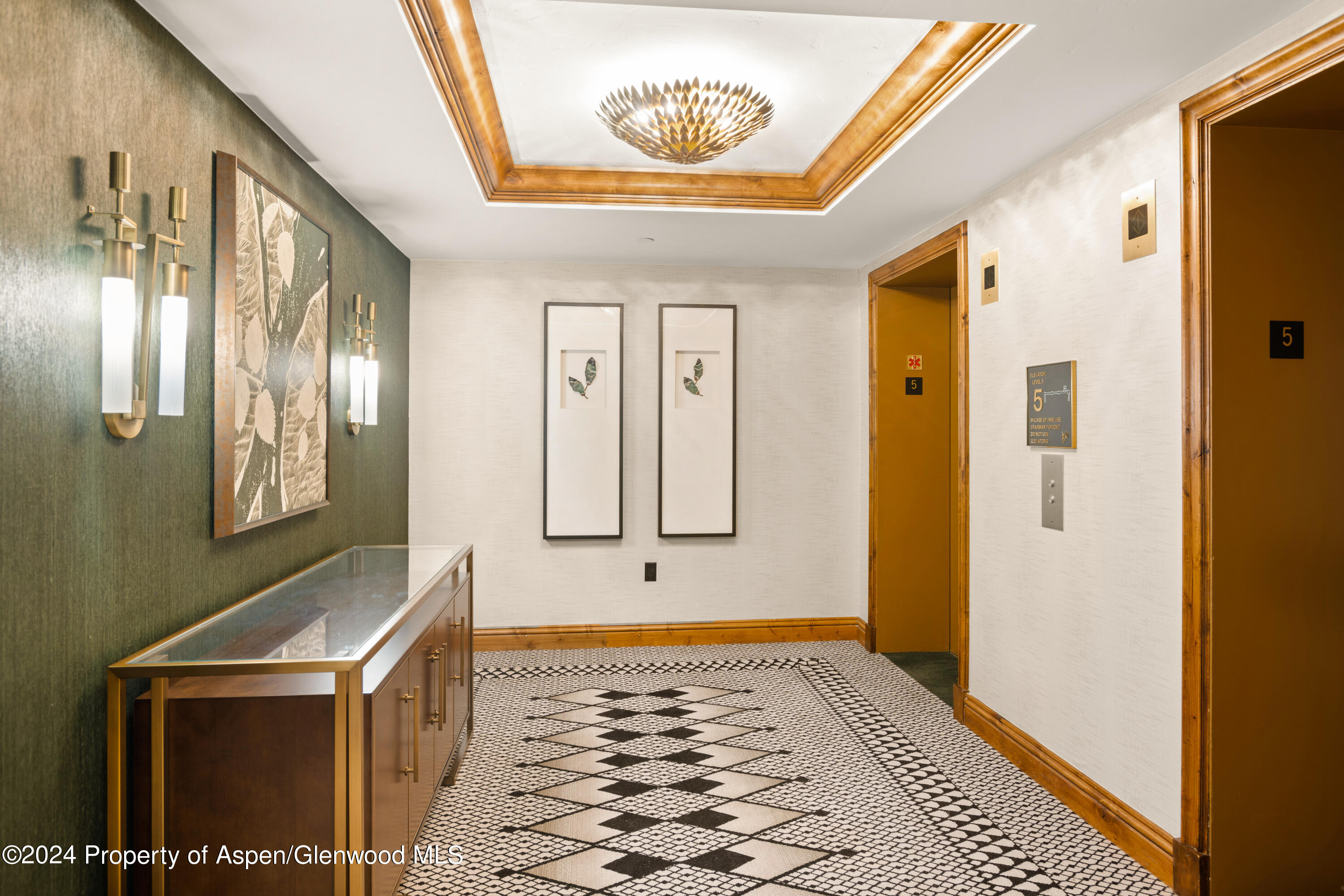 315 E Dean Street, B20