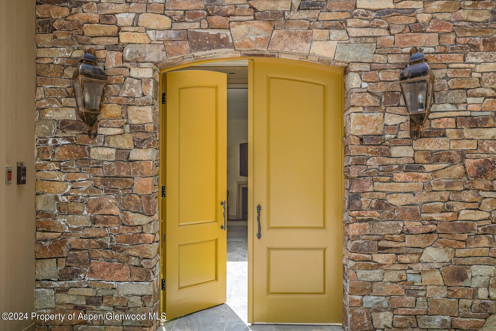 844 ROARING FORK Road