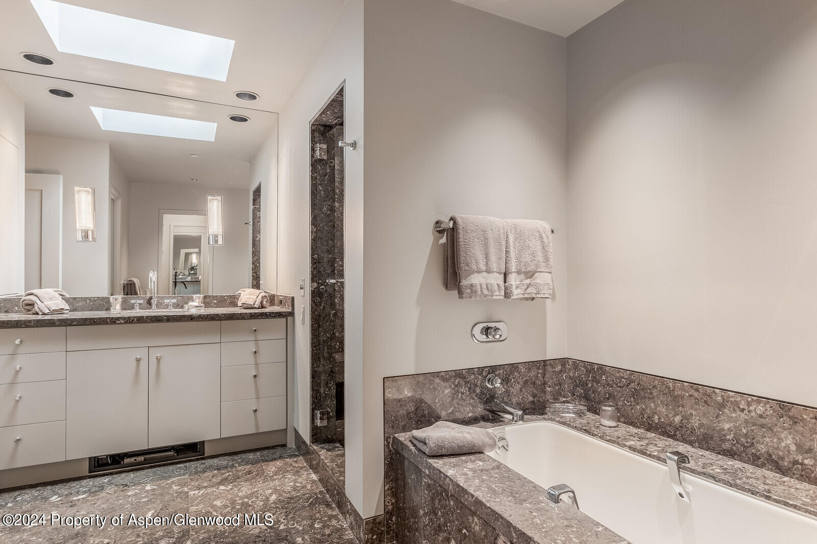 844 ROARING FORK Road