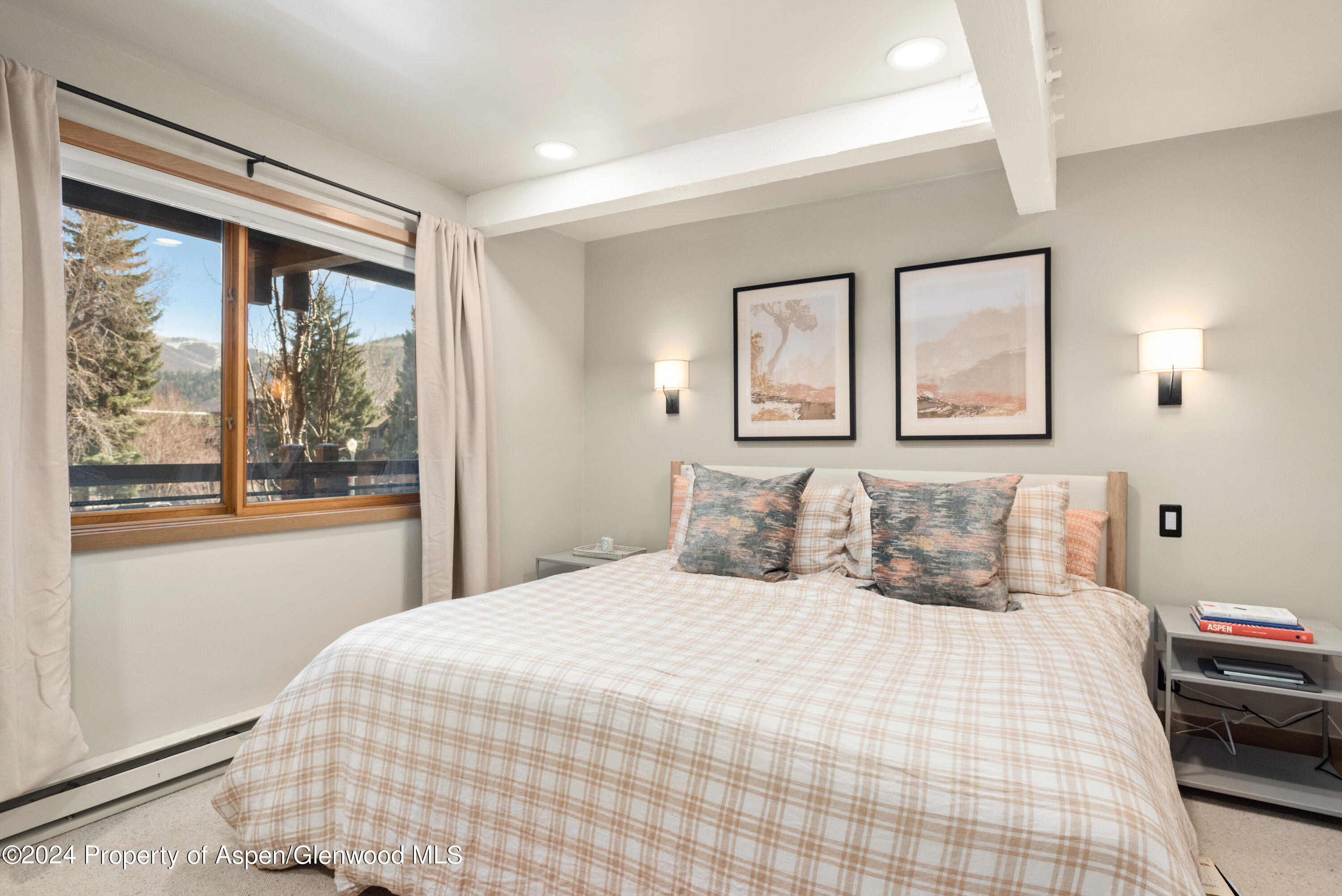 131 E Durant Avenue, 208