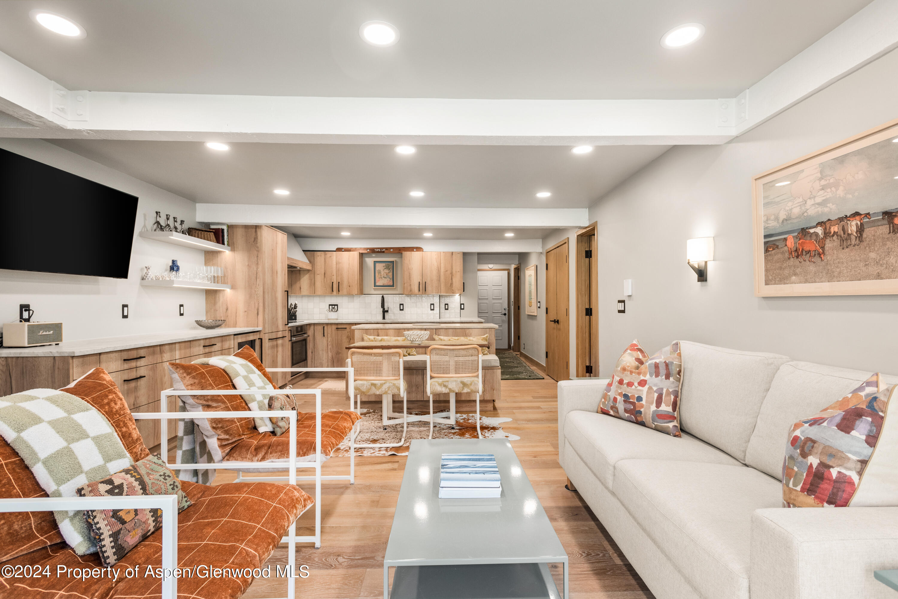 131 E Durant Avenue, 208