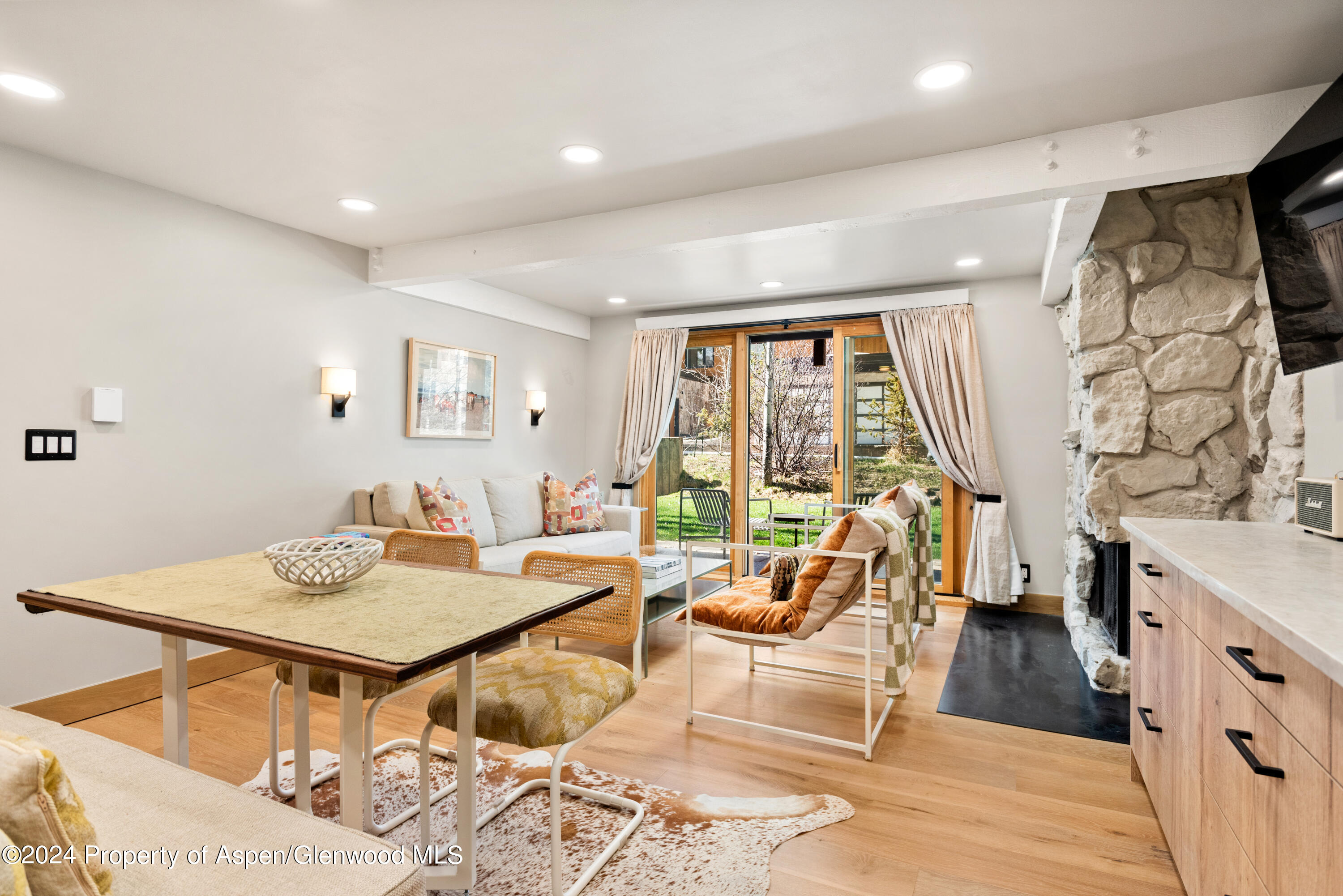 131 E Durant Avenue, 208