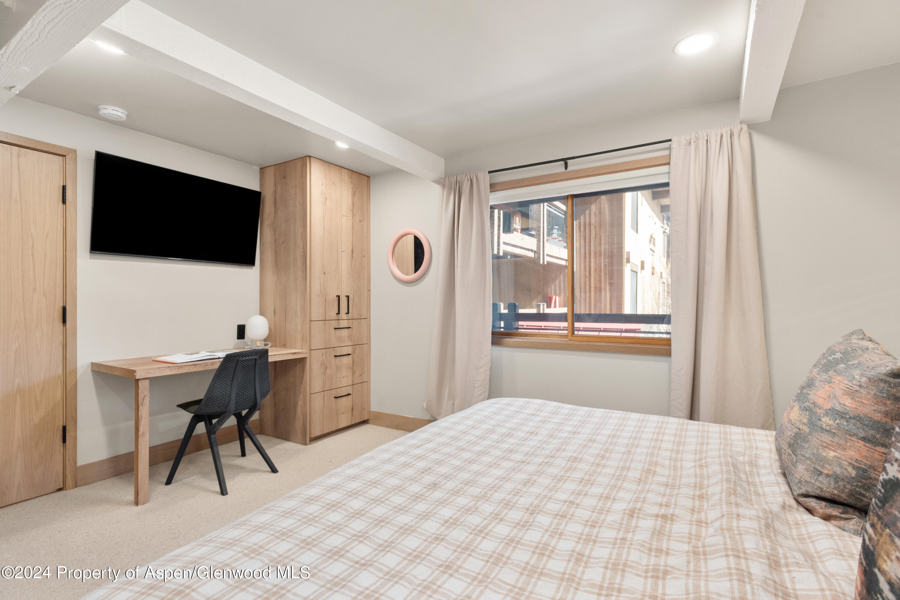 131 E Durant Avenue, 208