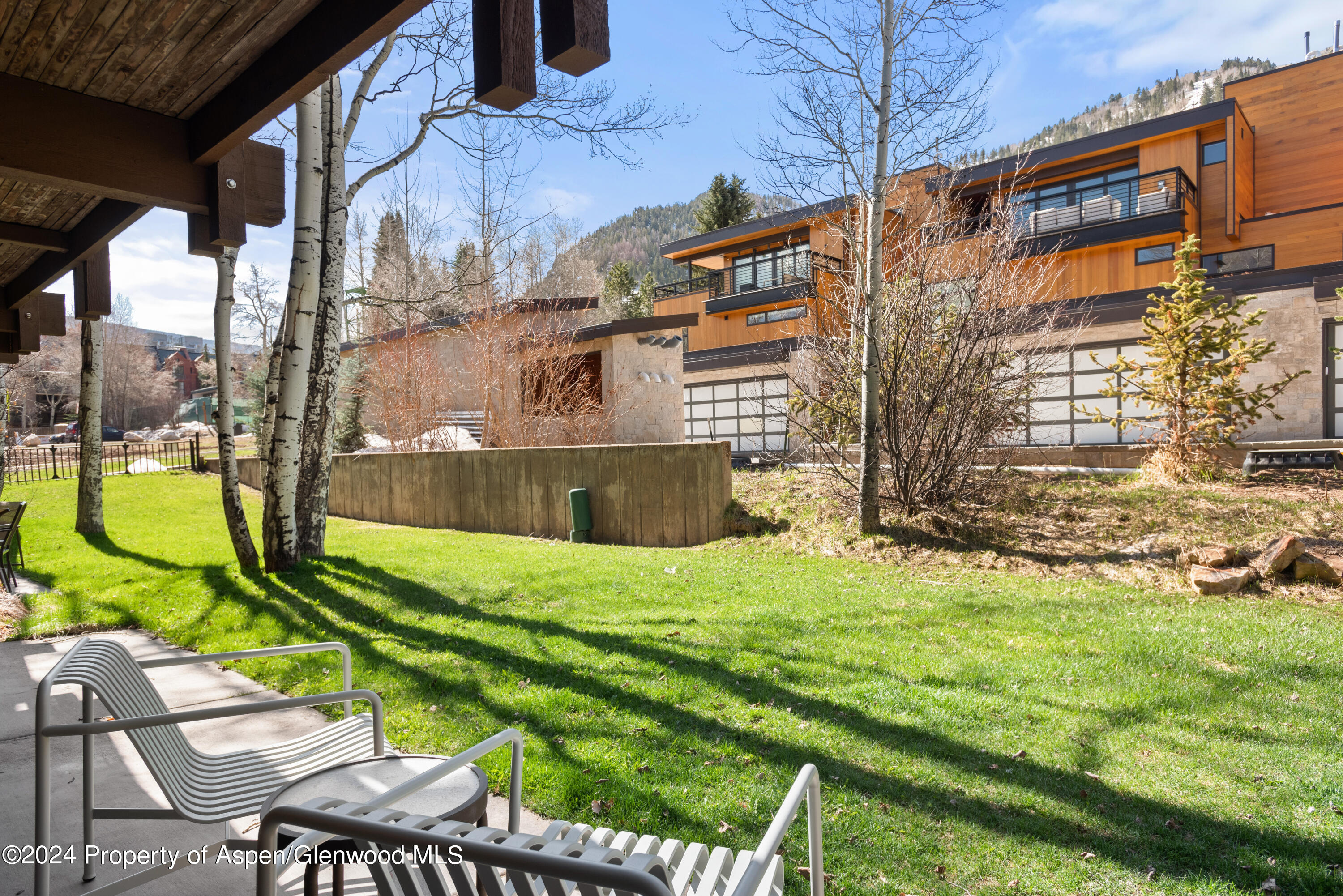 131 E Durant Avenue, 208