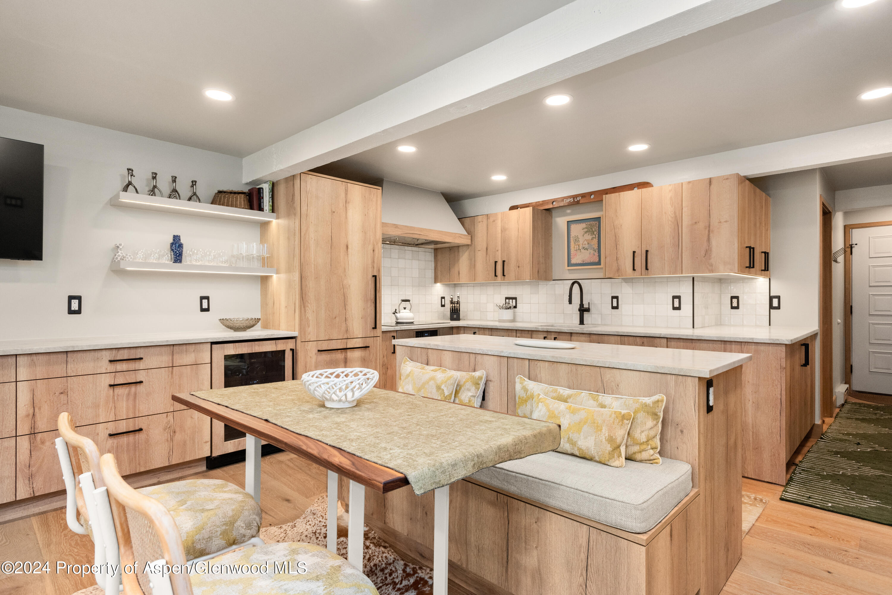 131 E Durant Avenue, 208