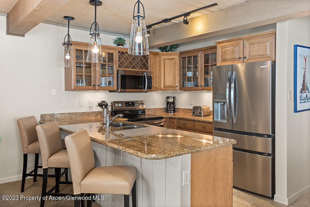 855 Carriage Way, Summit 207