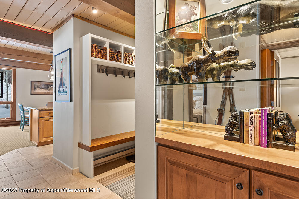 855 Carriage Way, Summit 207