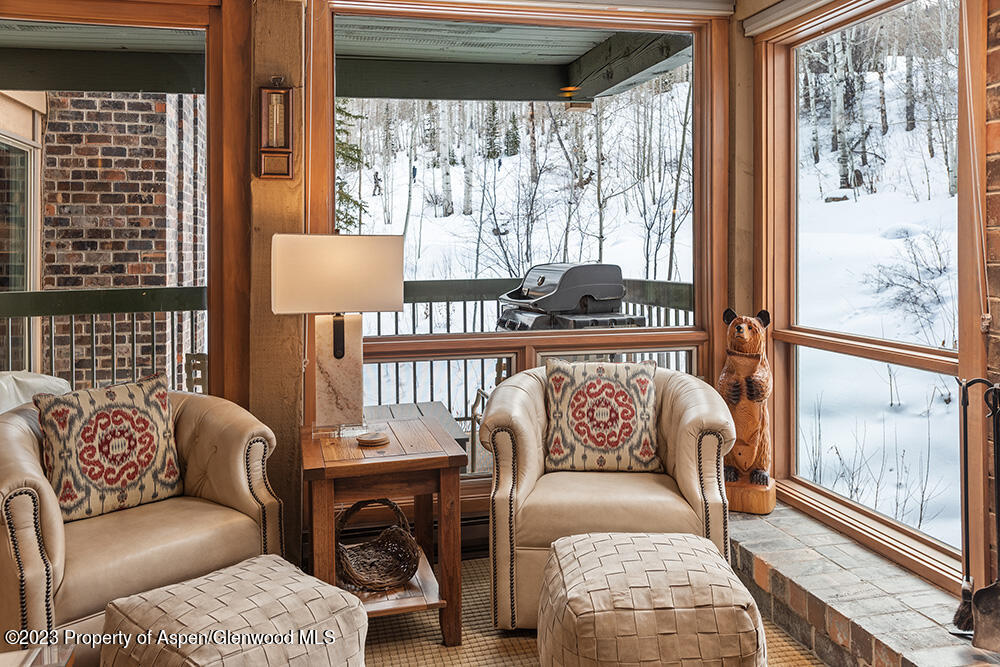 855 Carriage Way, Summit 207