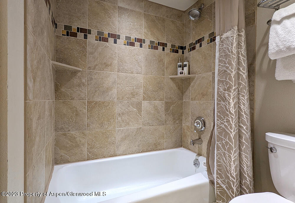 855 Carriage Way, Summit 207