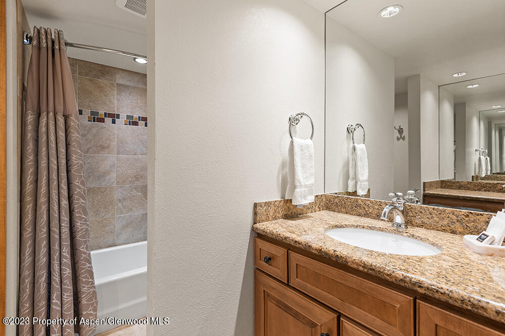 855 Carriage Way, Summit 207