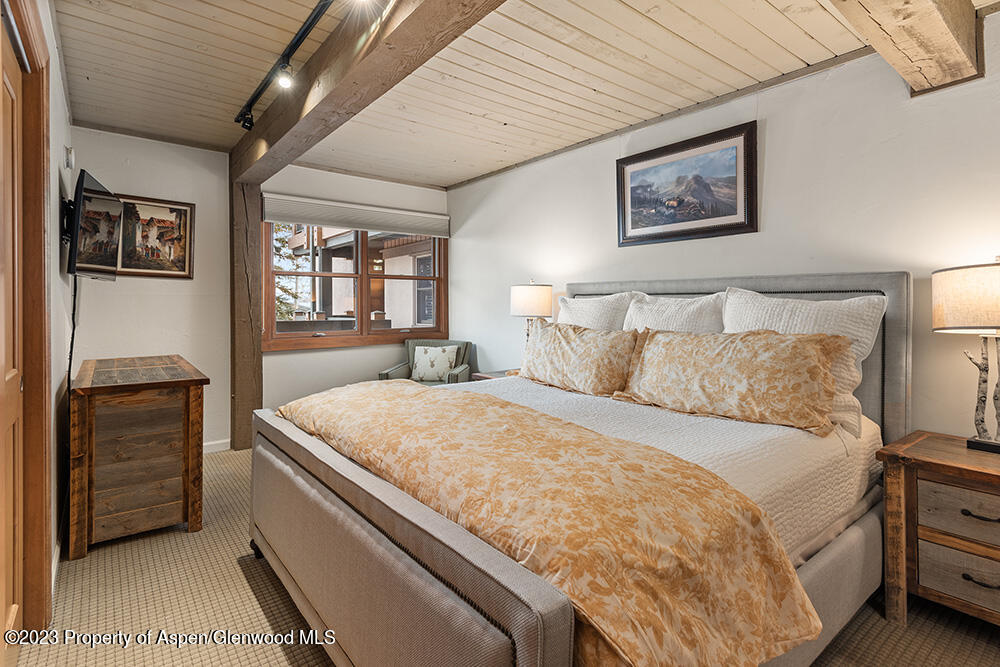 855 Carriage Way, Summit 207