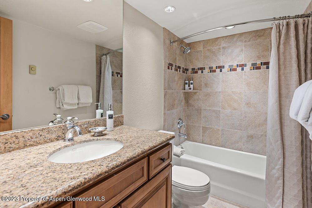 855 Carriage Way, Summit 207