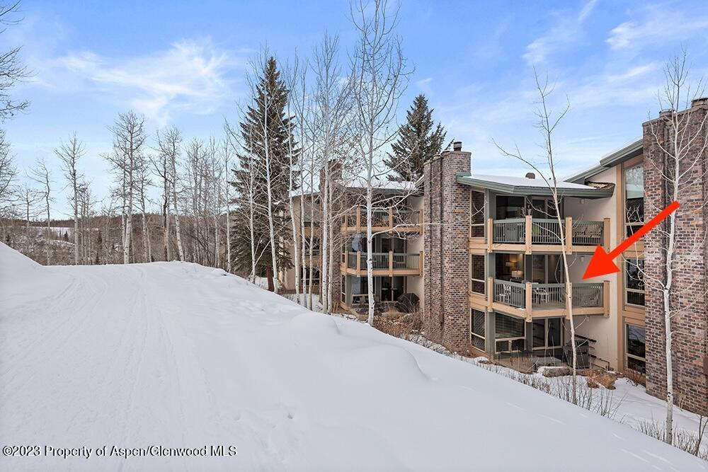 855 Carriage Way, Summit 207