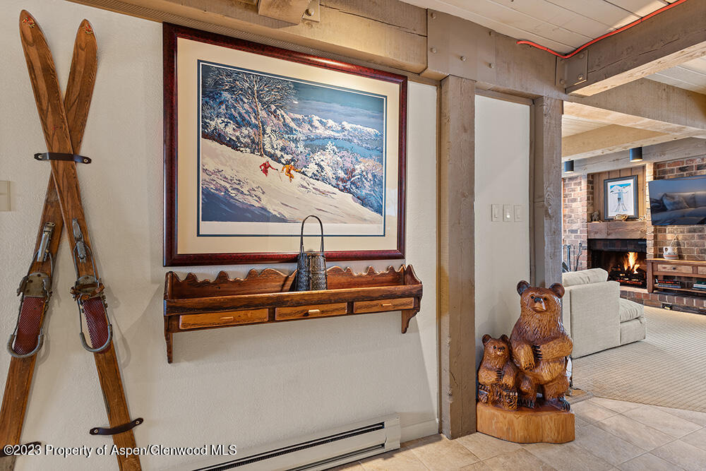 855 Carriage Way, Summit 207