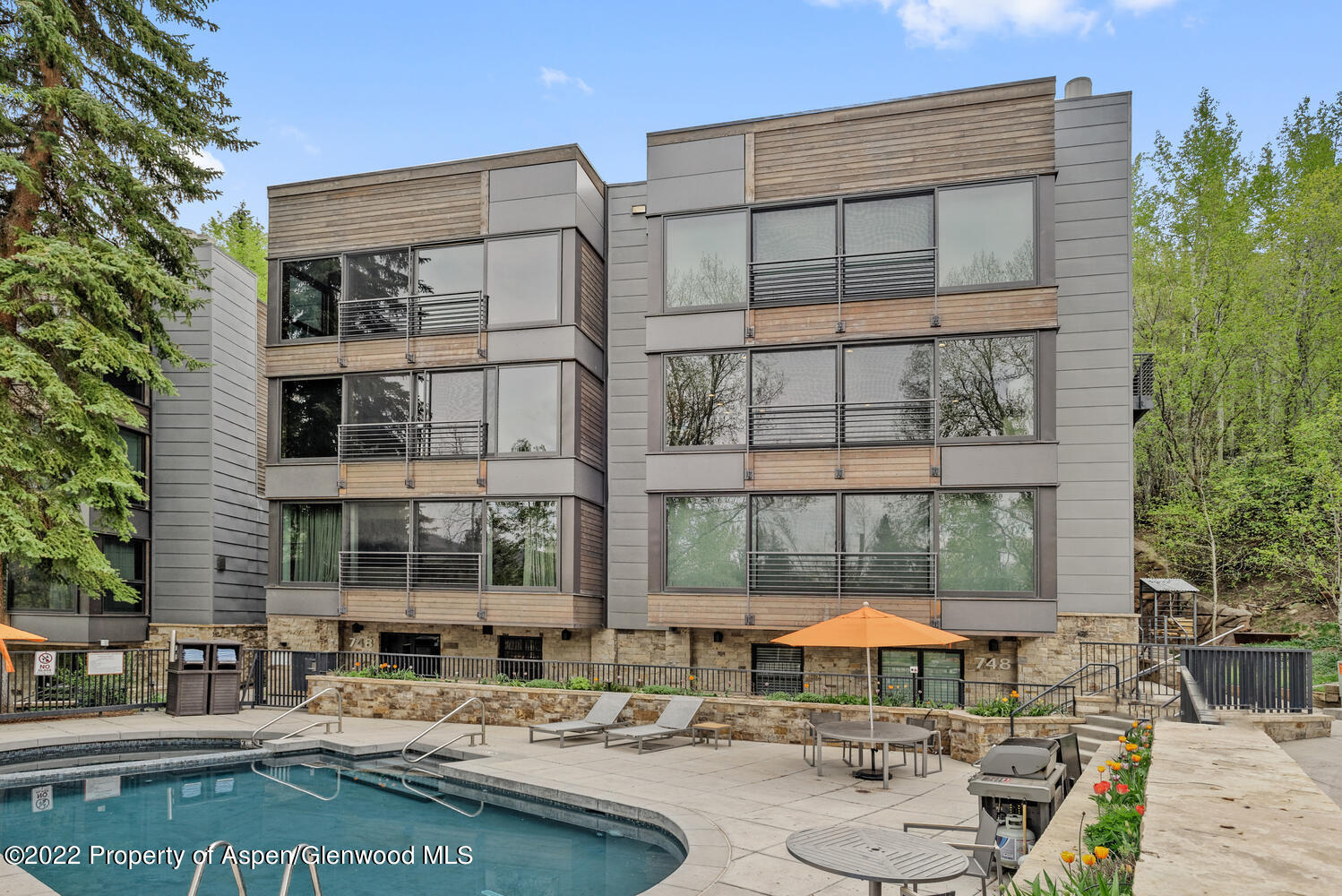 748 S Galena Street, 4D