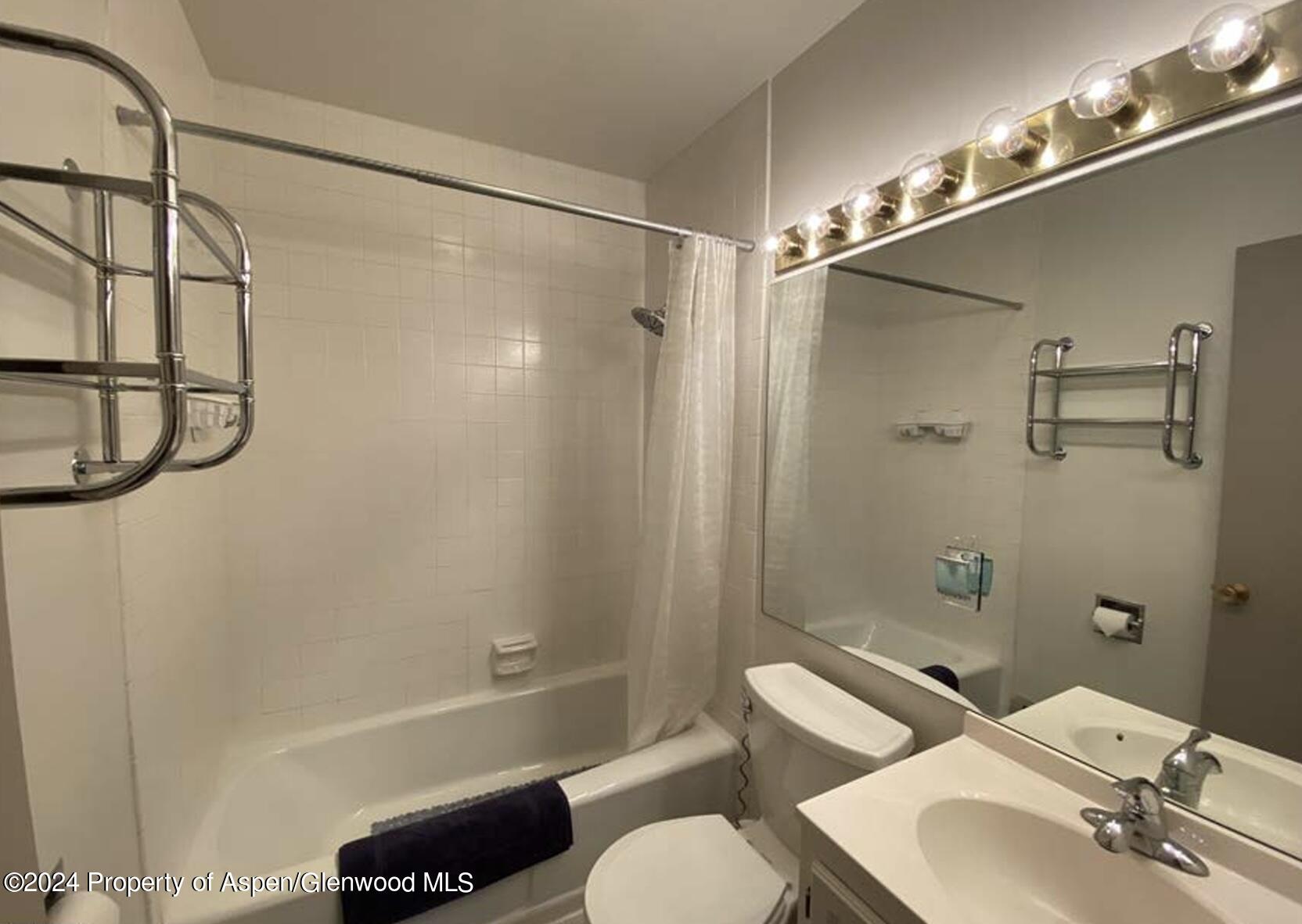 700 W Hopkins Avenue, #2