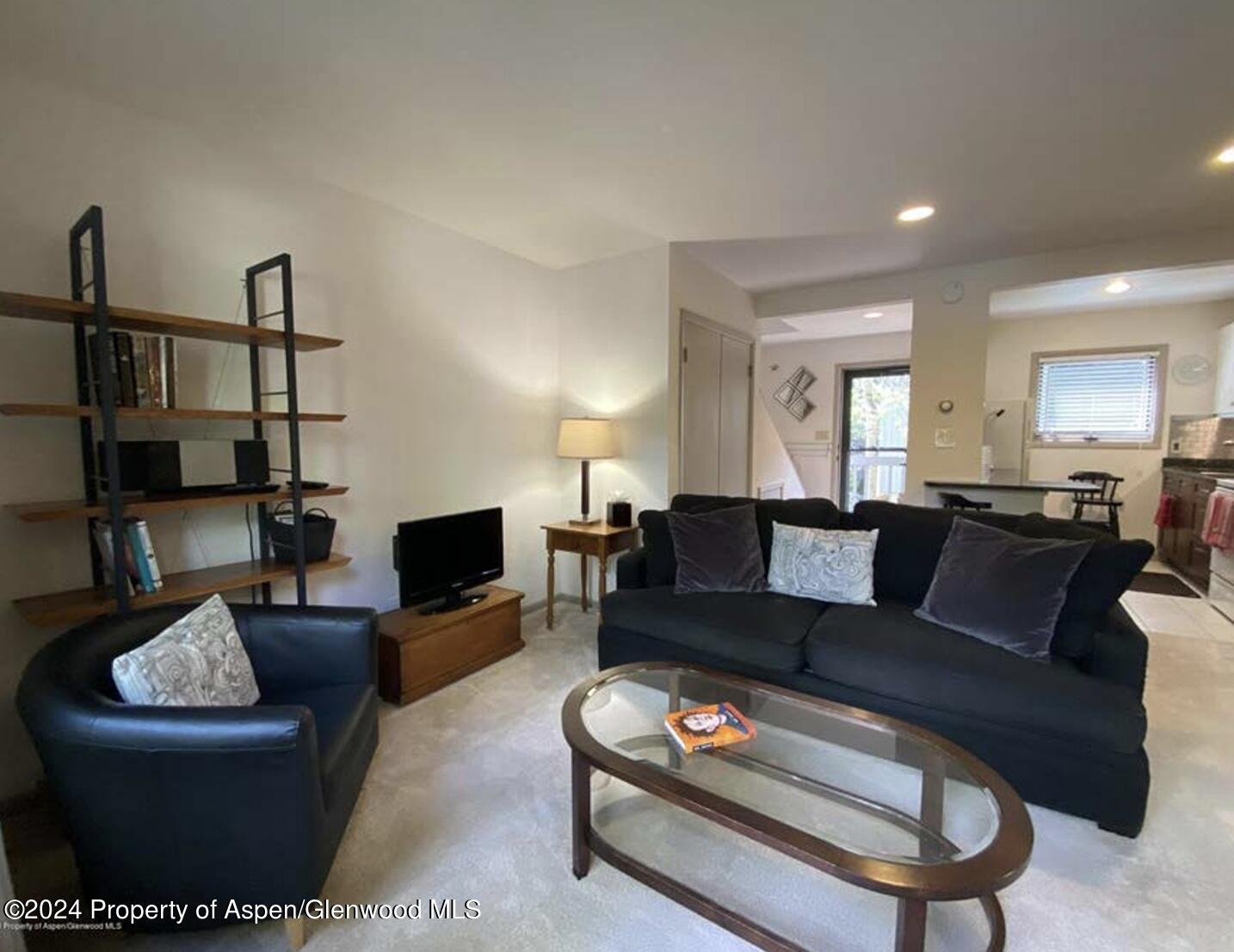 700 W Hopkins Avenue, #2