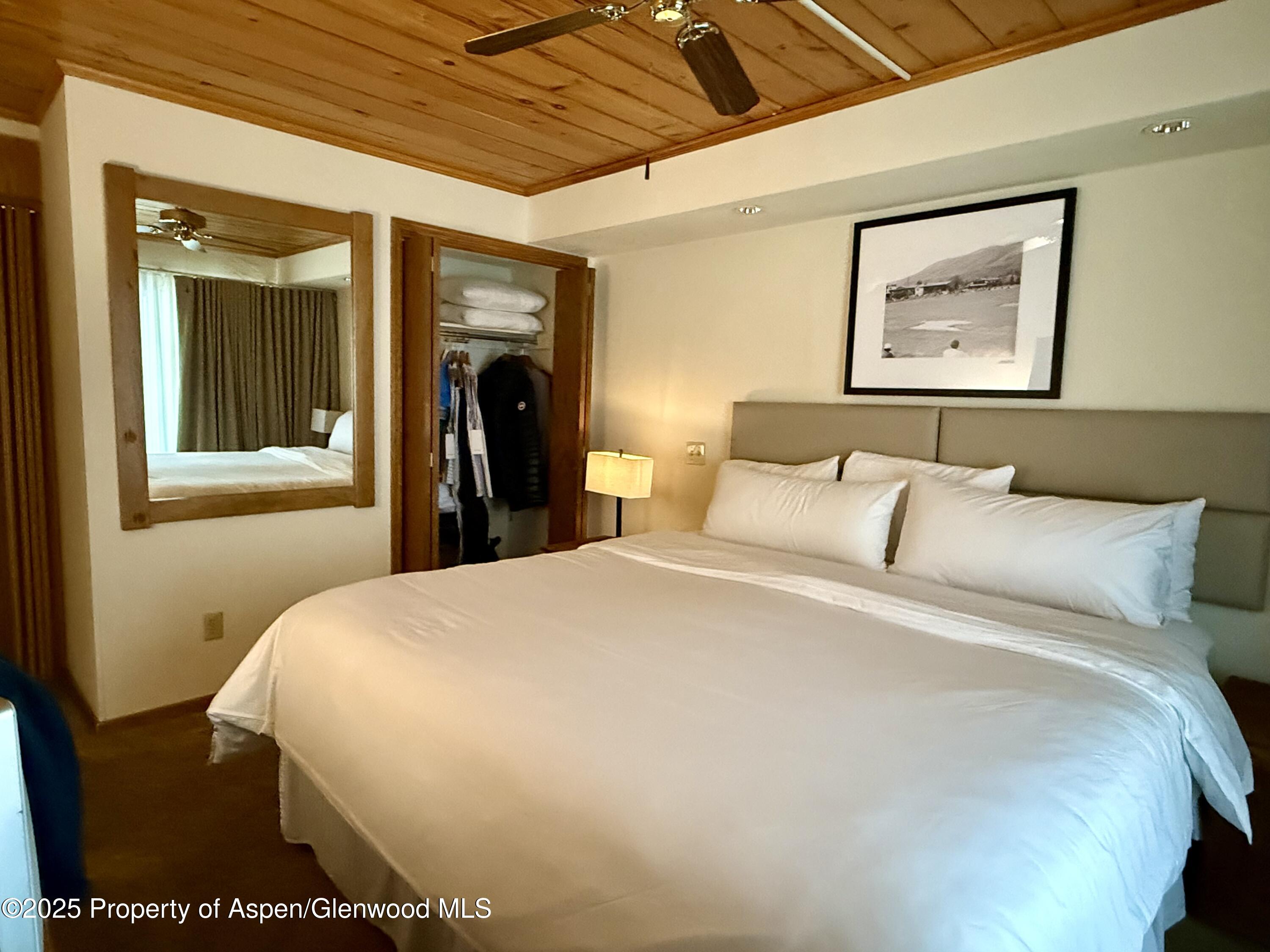 301 E Hyman Avenue, #205 (Wks 21,22,38)