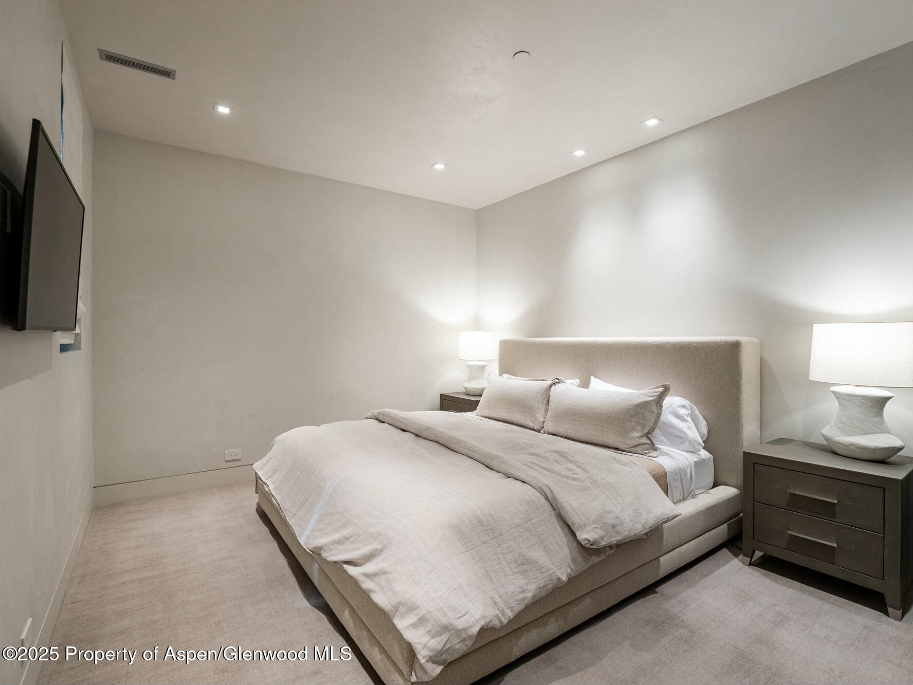 1154 E Cooper Avenue