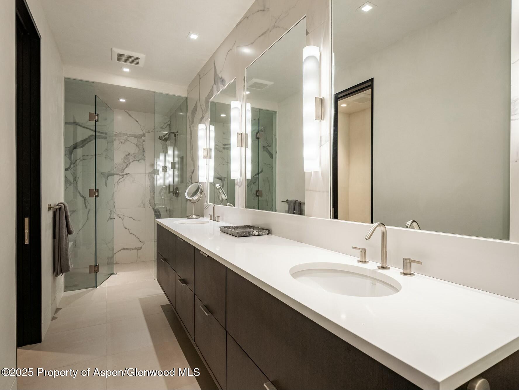 1154 E Cooper Avenue