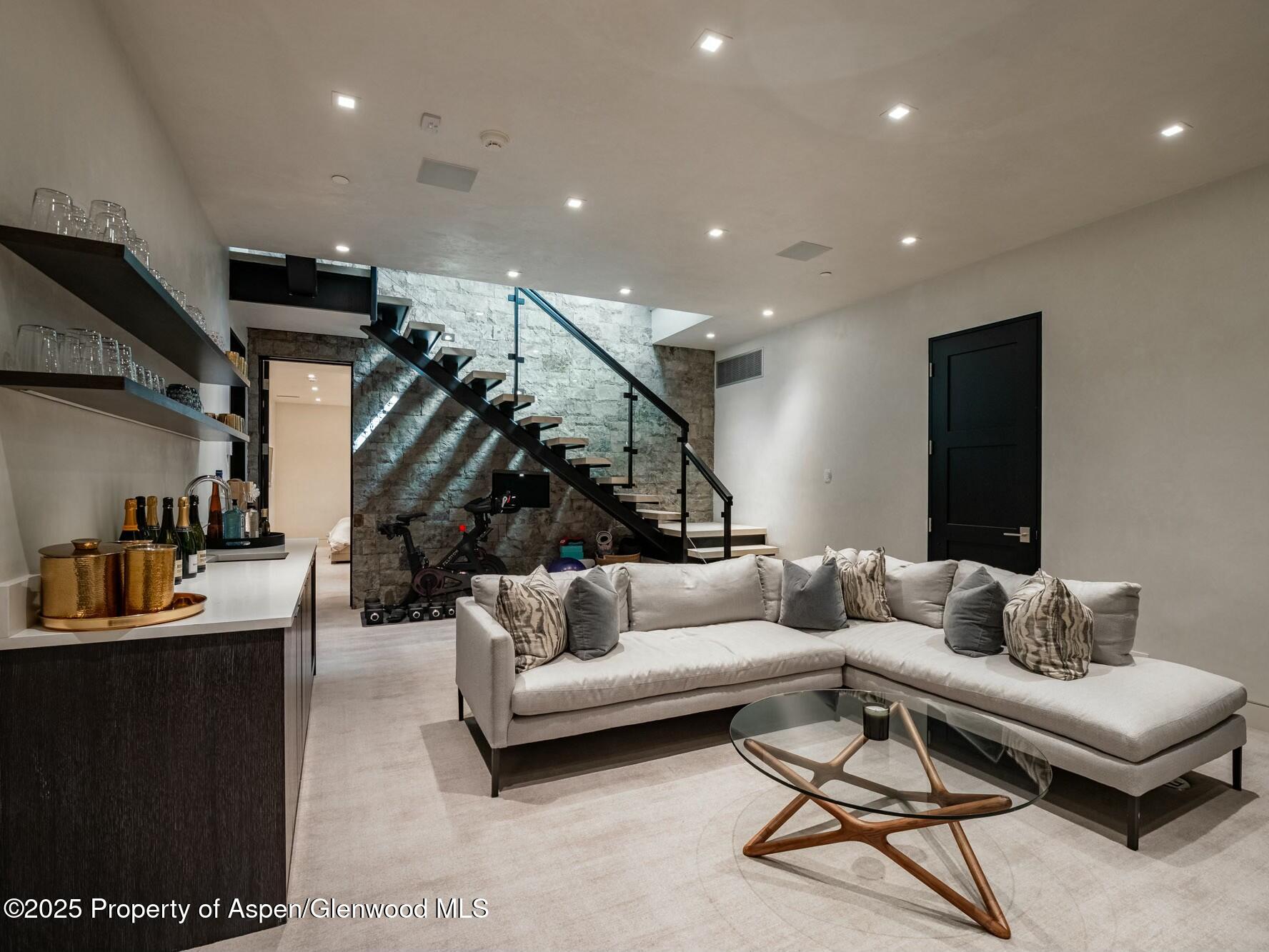 1154 E Cooper Avenue