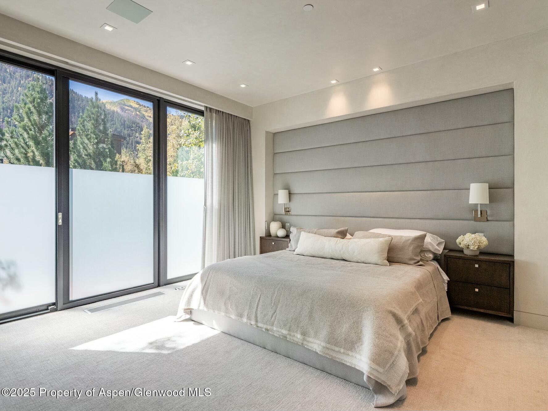 1154 E Cooper Avenue