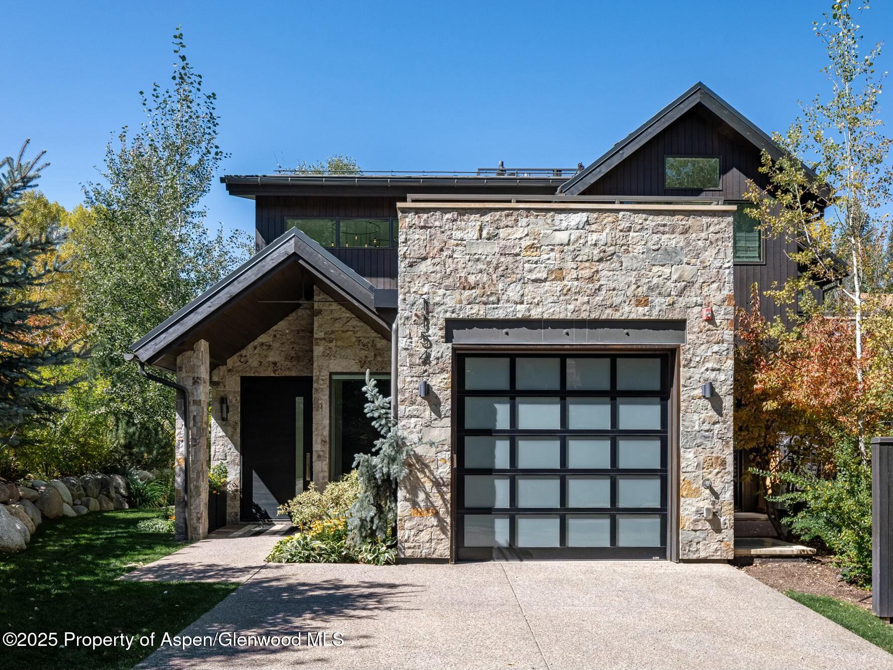 1154 E Cooper Avenue