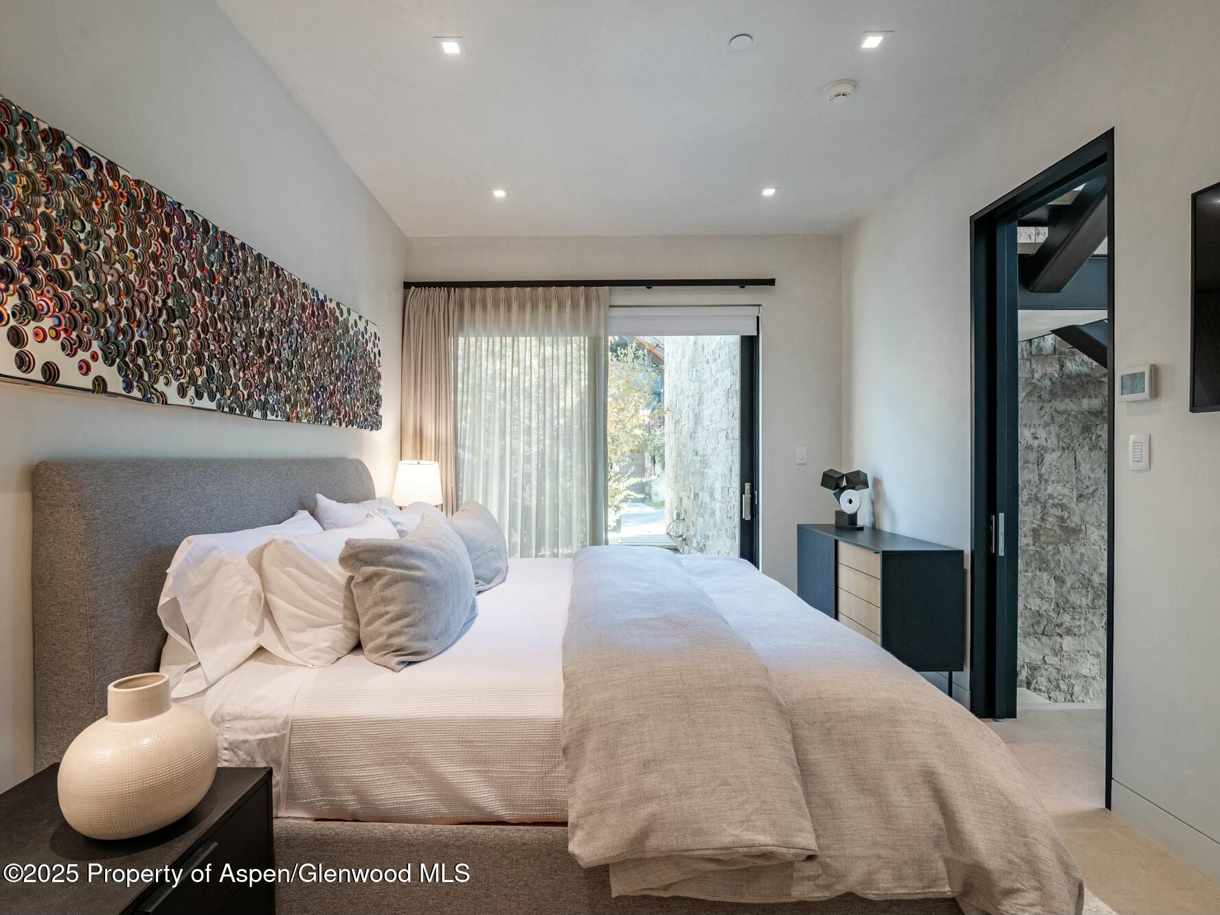 1154 E Cooper Avenue