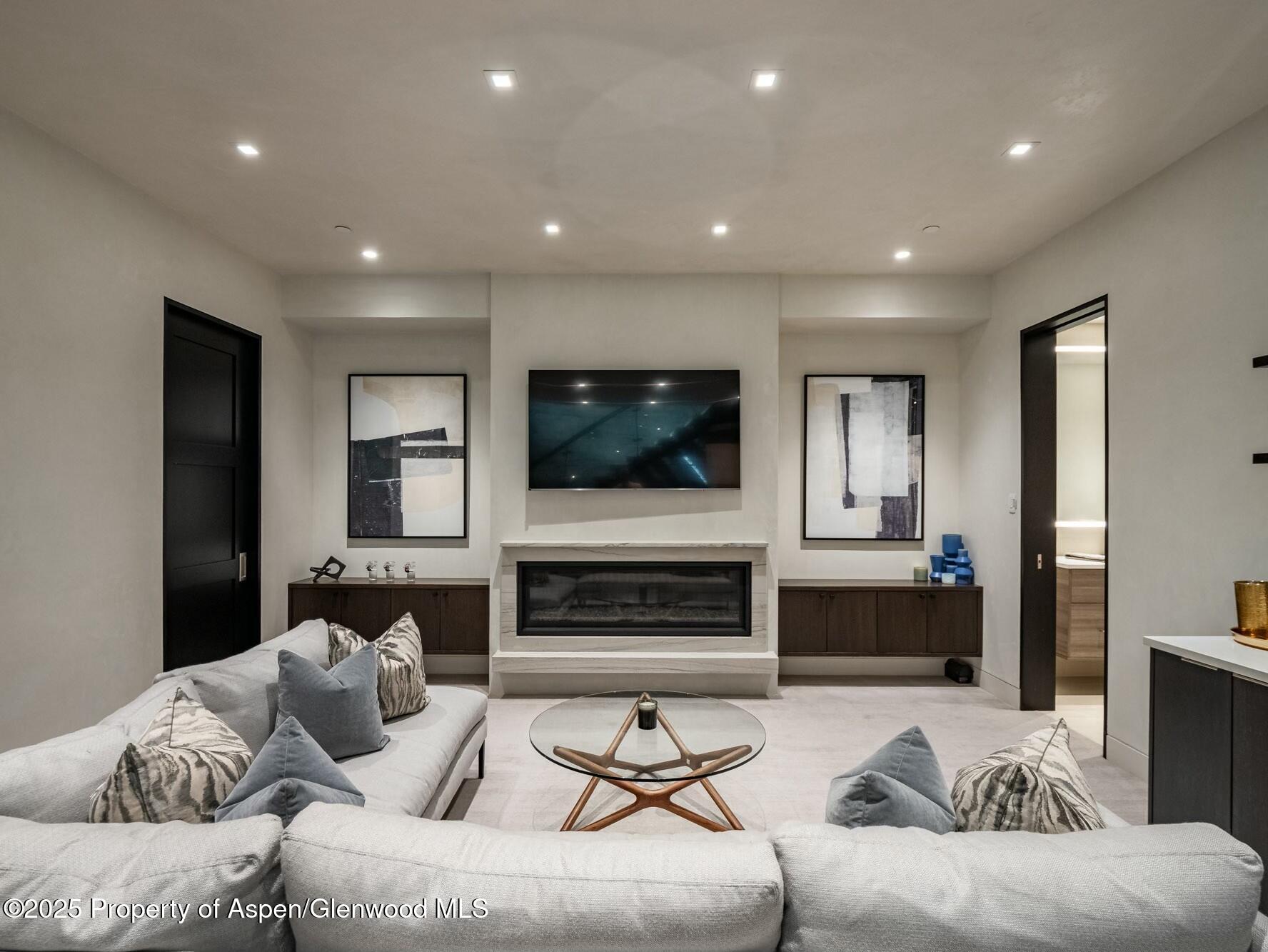 1154 E Cooper Avenue