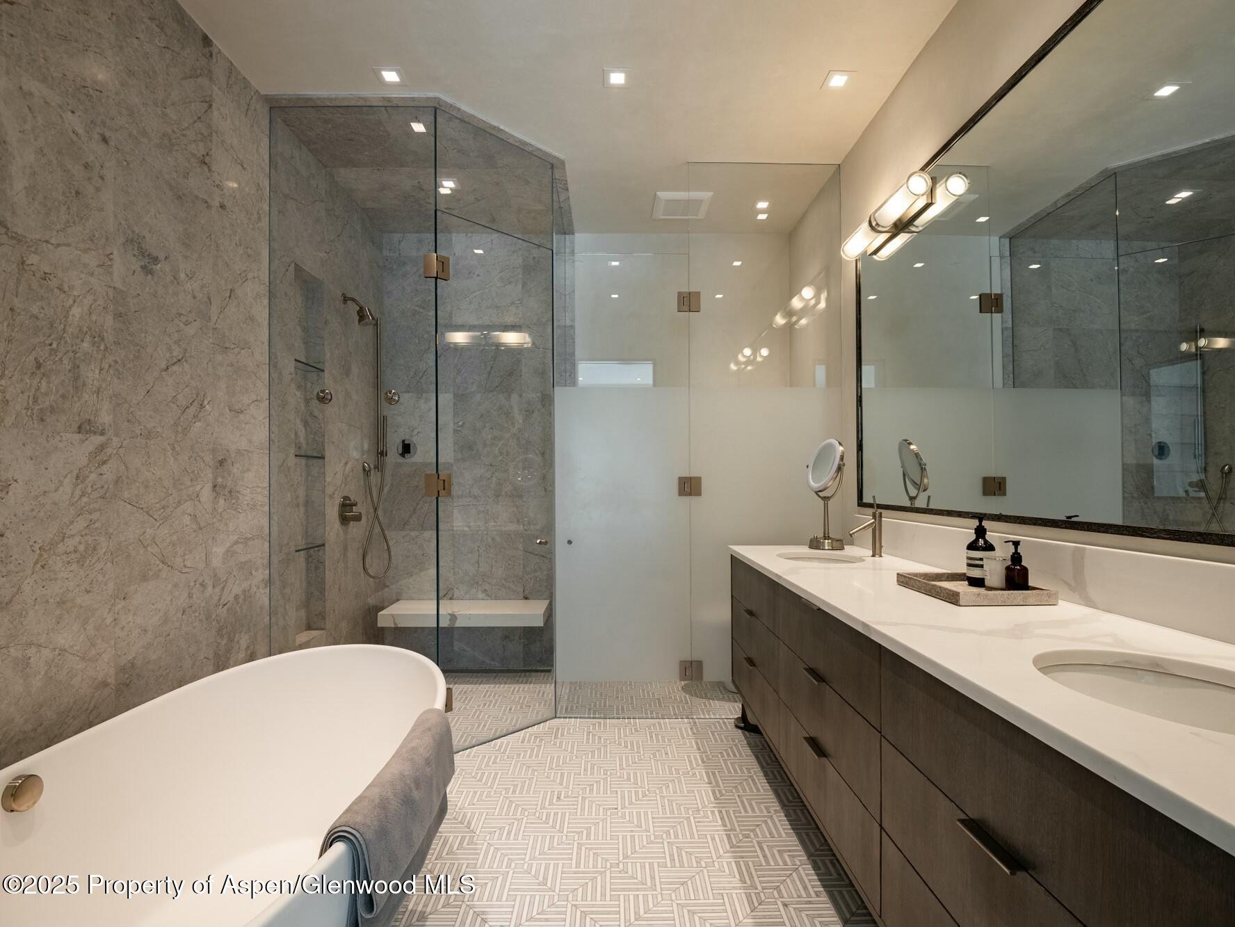 1154 E Cooper Avenue