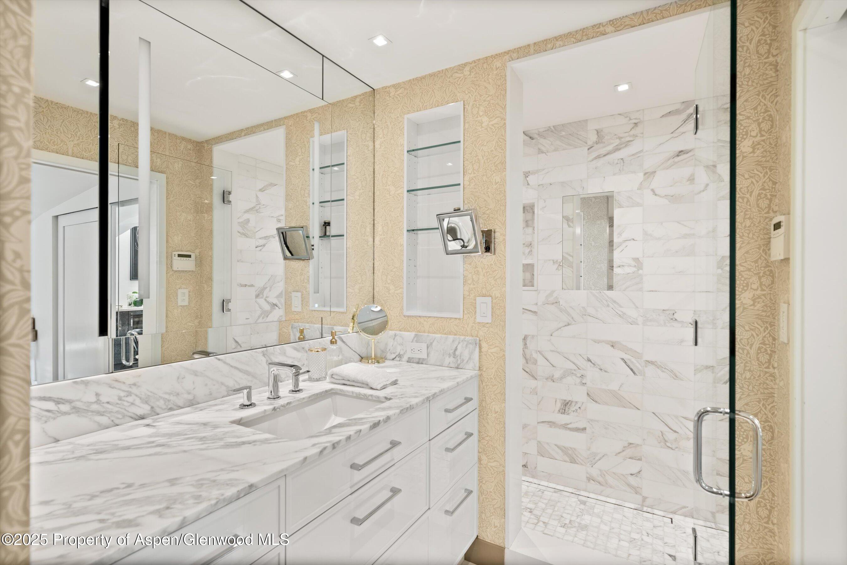 1001 E Cooper Avenue, 2, Aspen Unit: 2