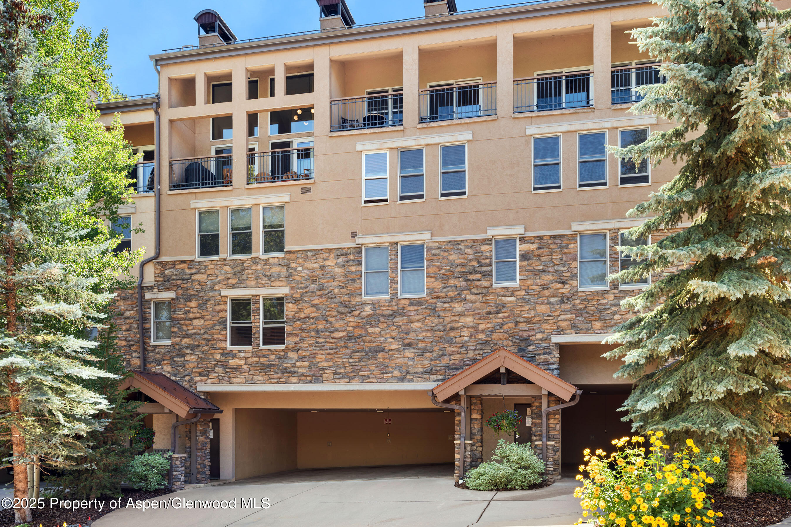 425 Wood Road, 13