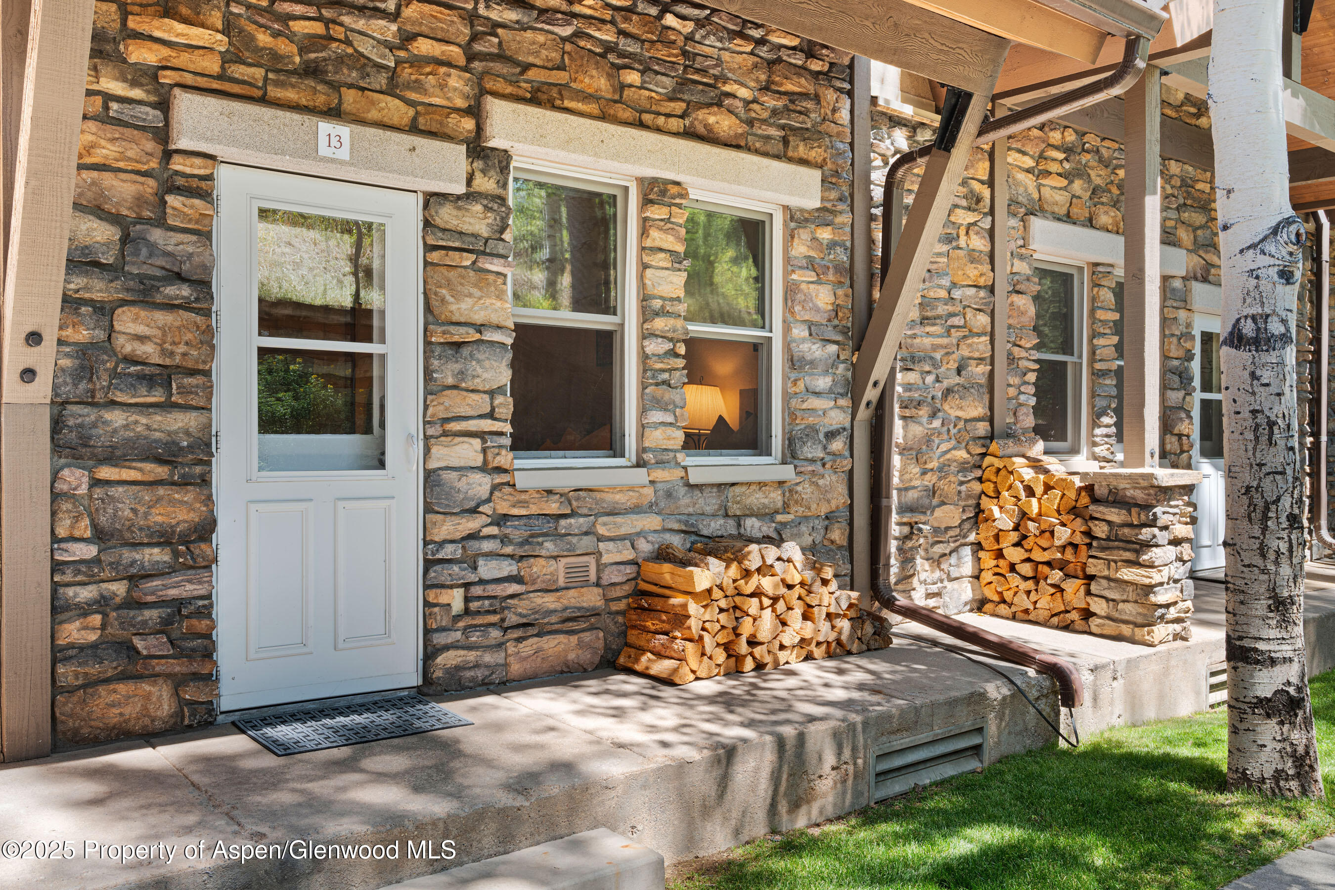 425 Wood Road, 13