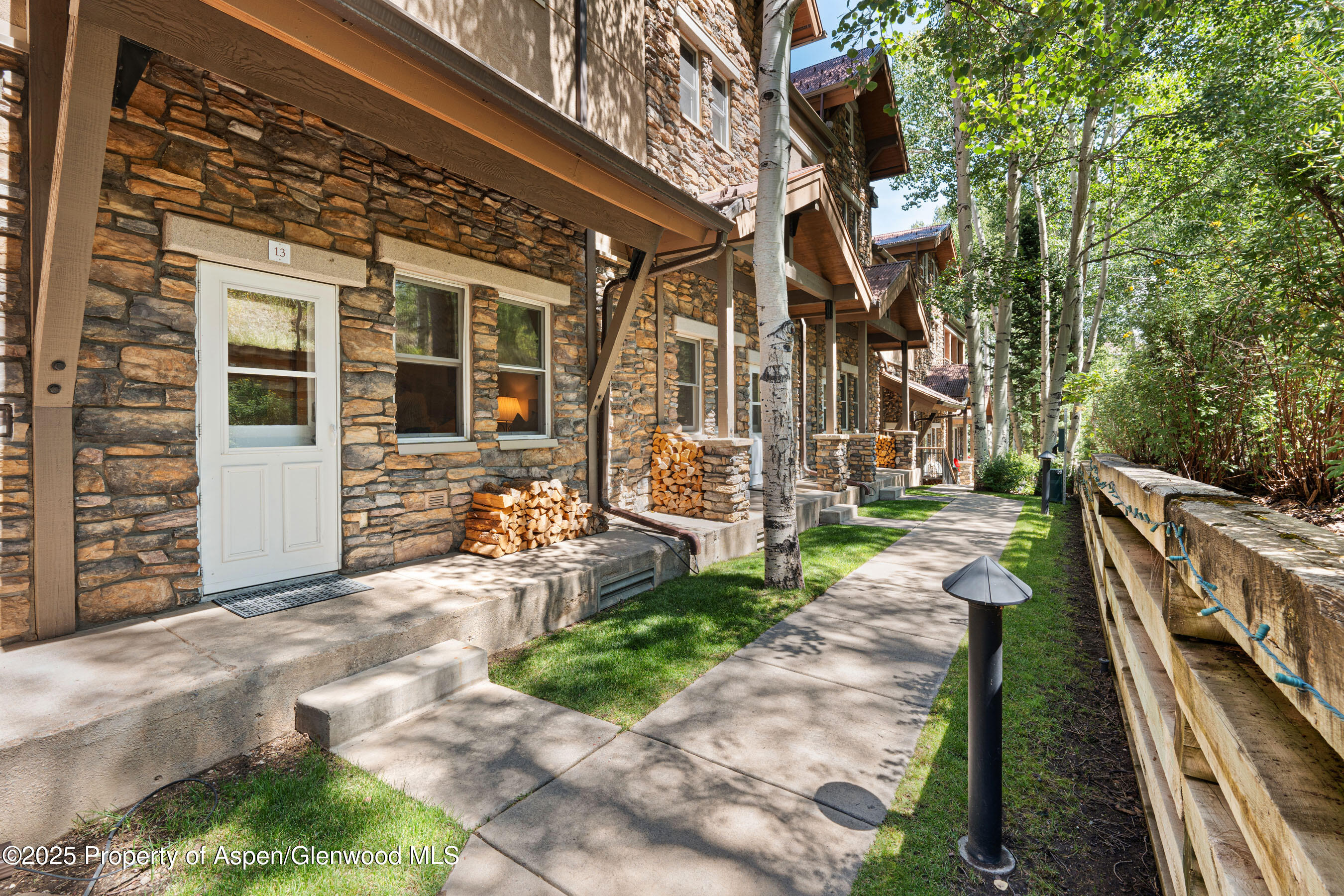 425 Wood Road, 13