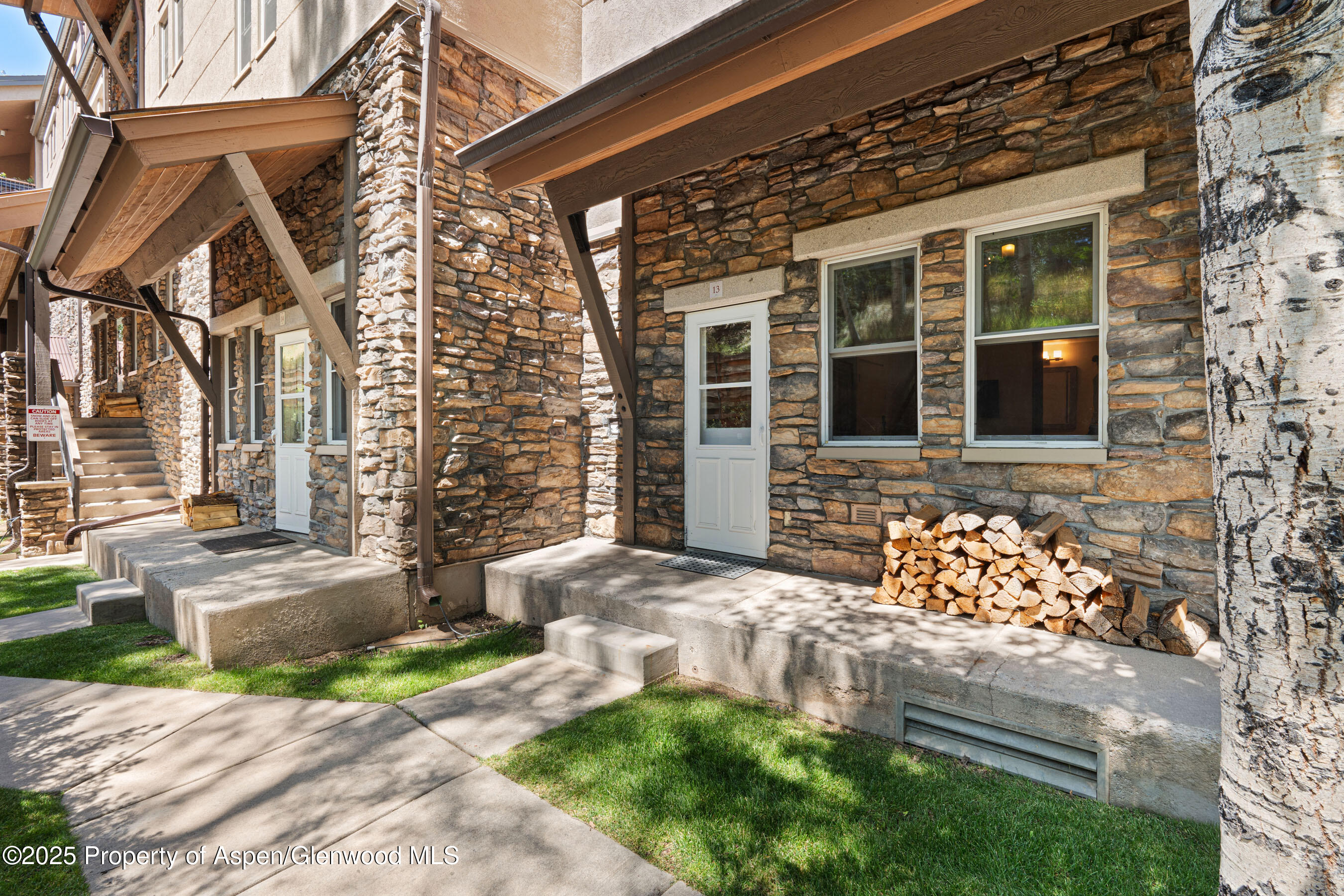 425 Wood Road, 13