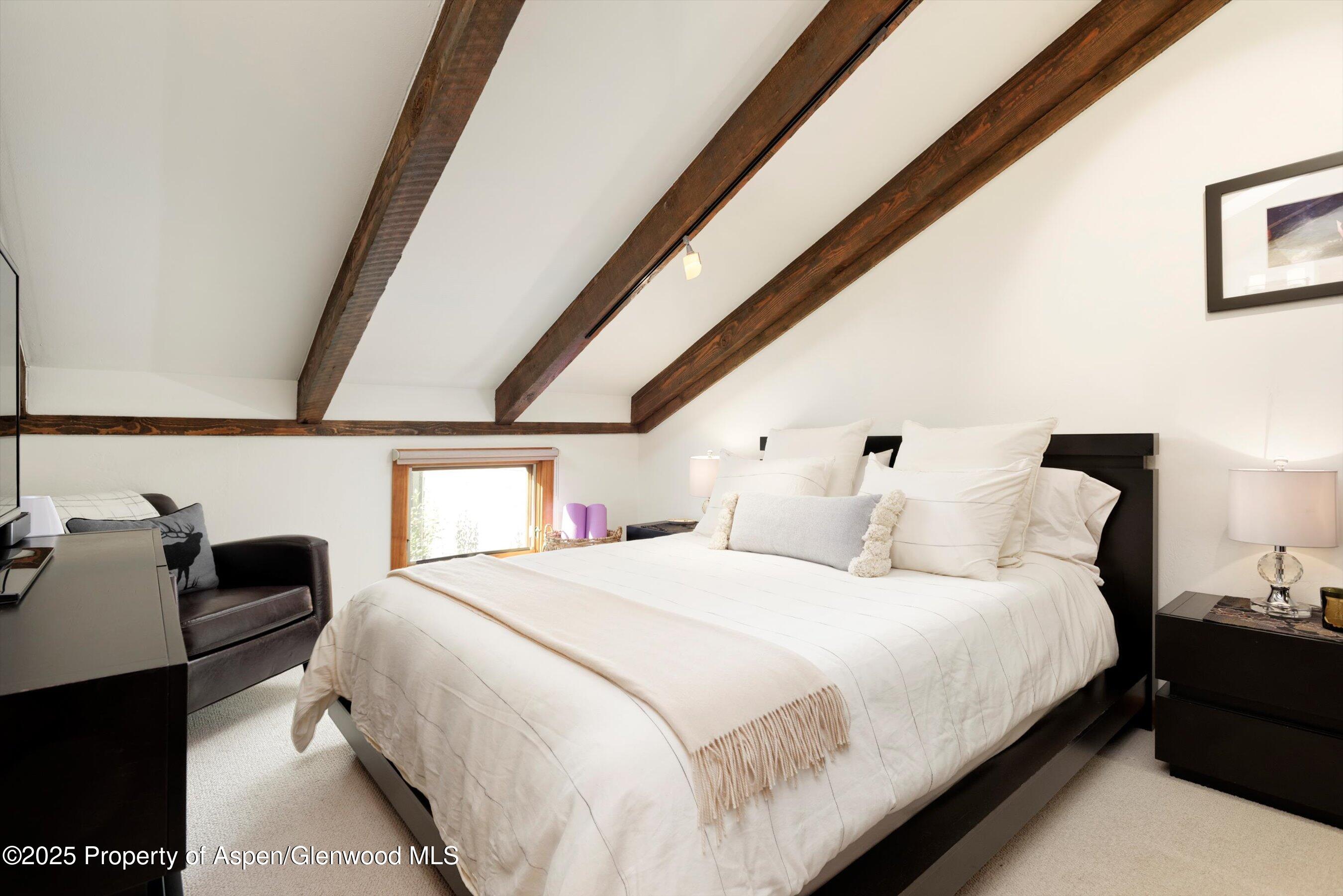 4000 Brush Creek Road, 10