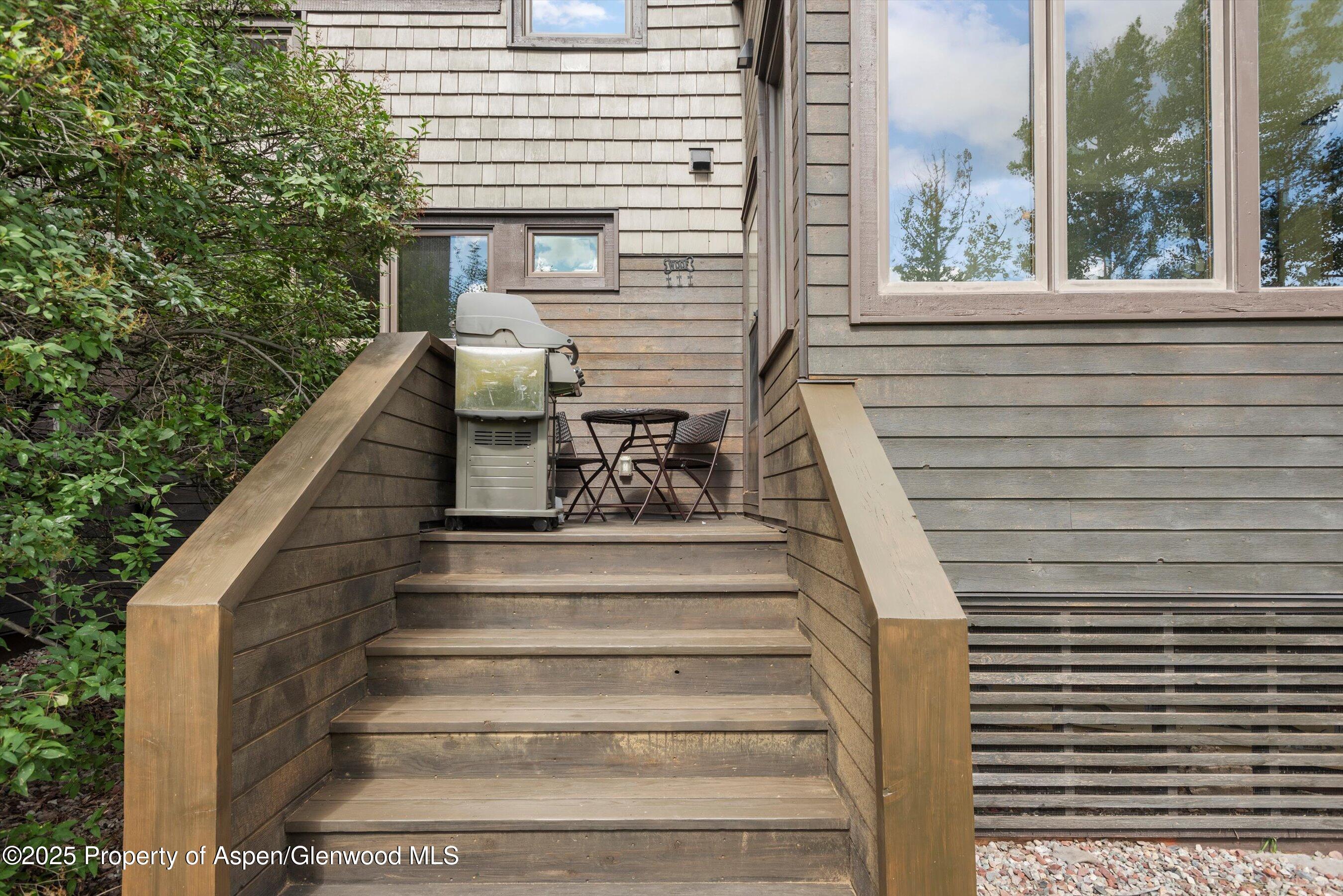 4000 Brush Creek Road, 10