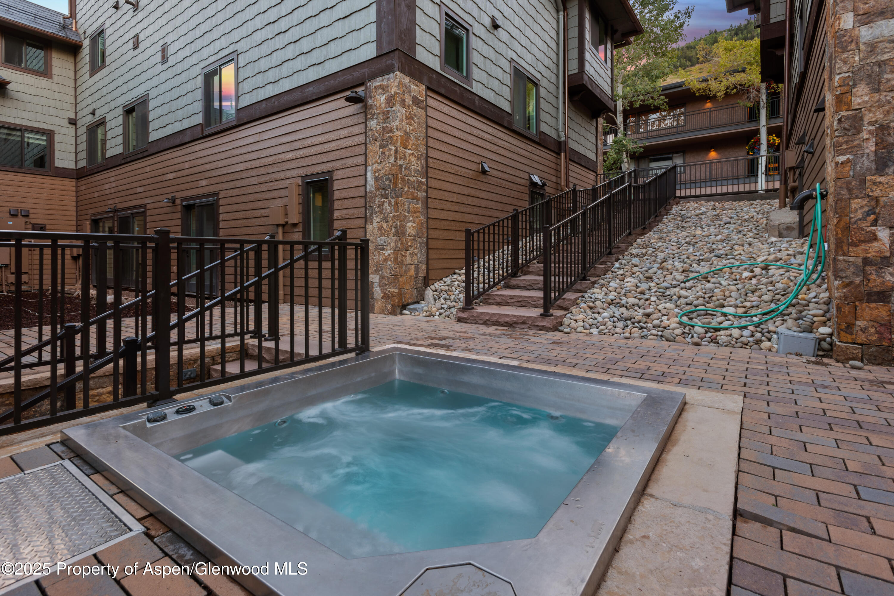 650 S Monarch Street, Unit 4