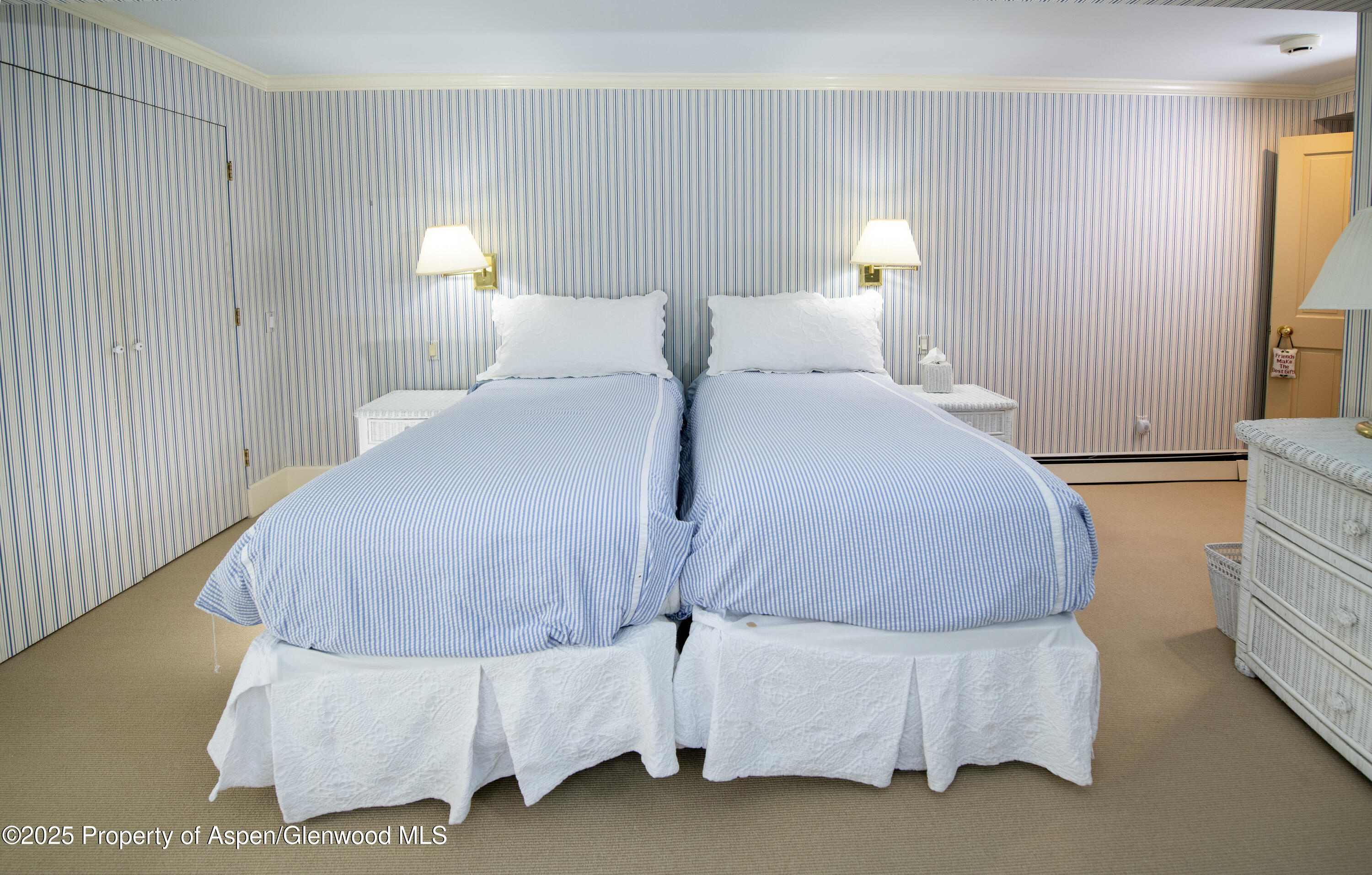 715 W Smuggler Street