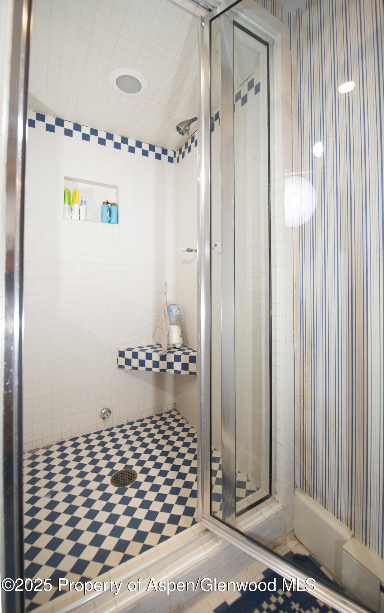 715 W Smuggler Street