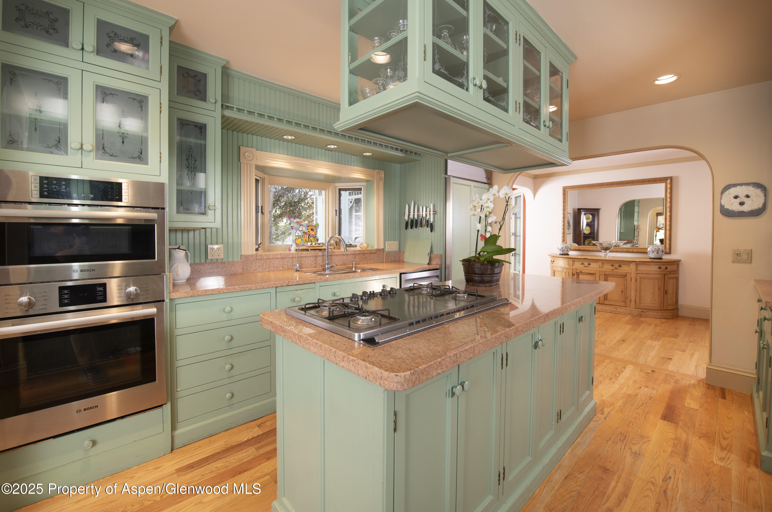 715 W Smuggler Street