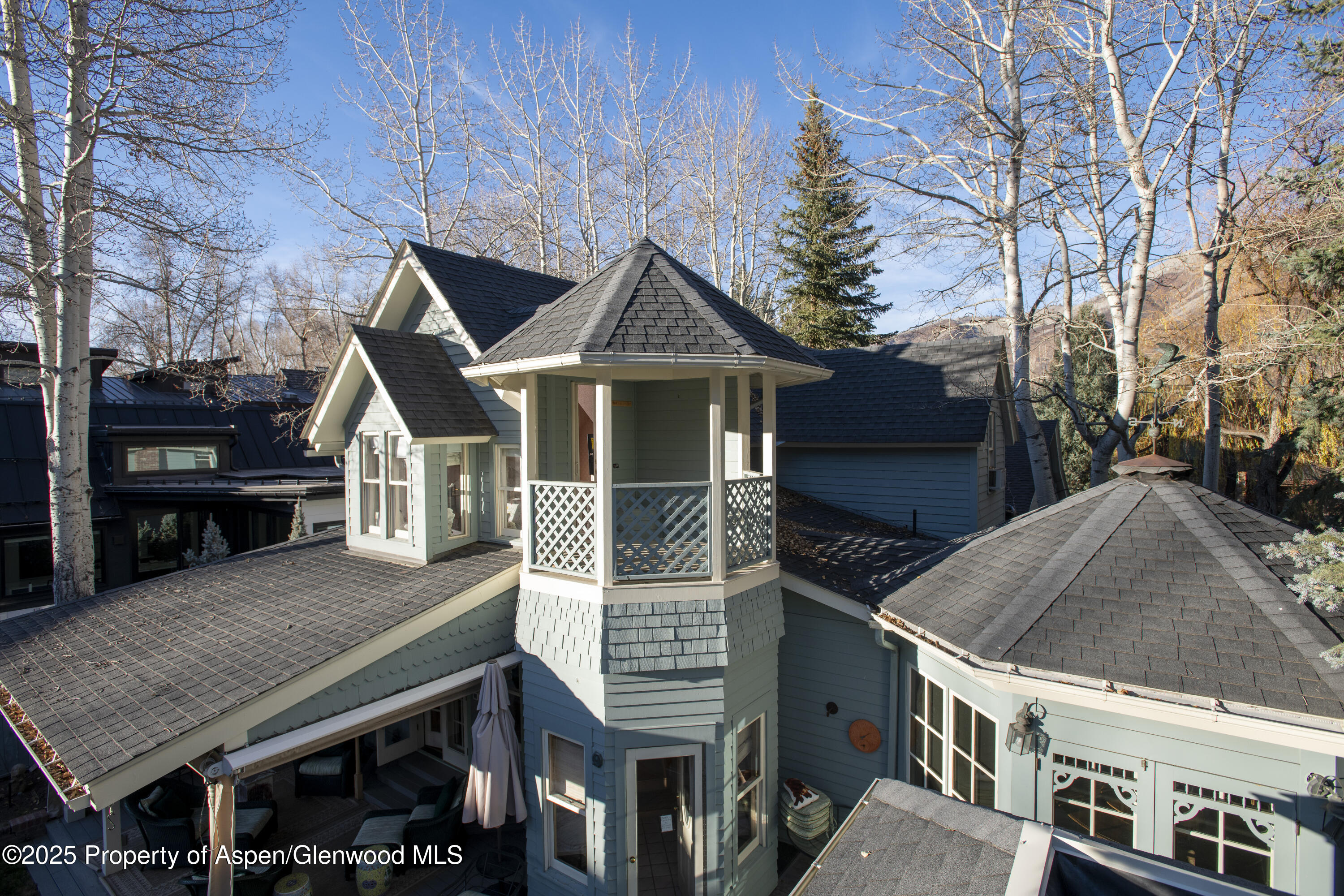 715 W Smuggler Street