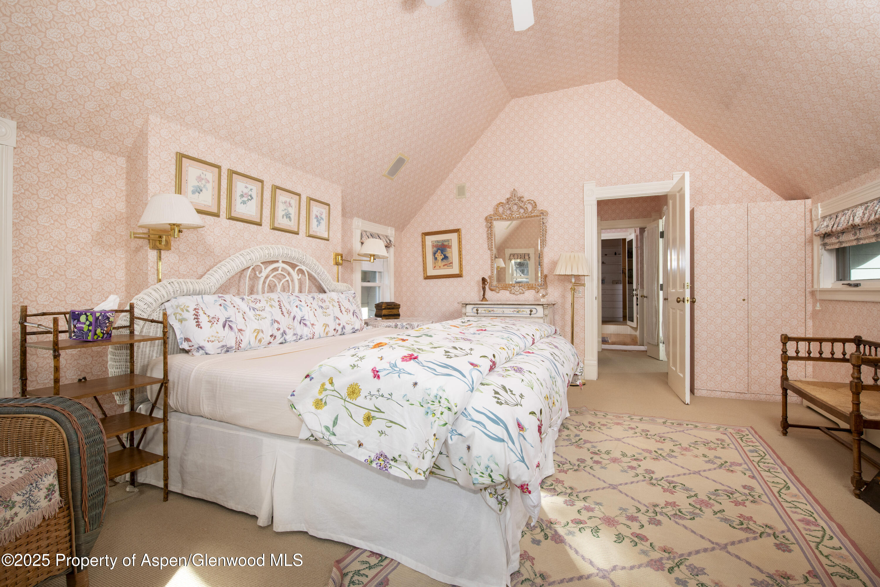 715 W Smuggler Street