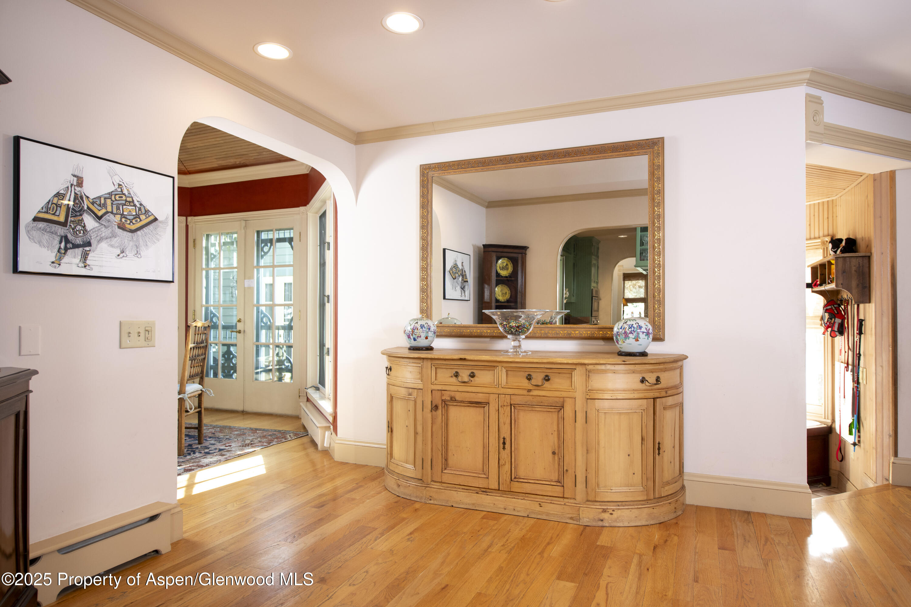 715 W Smuggler Street