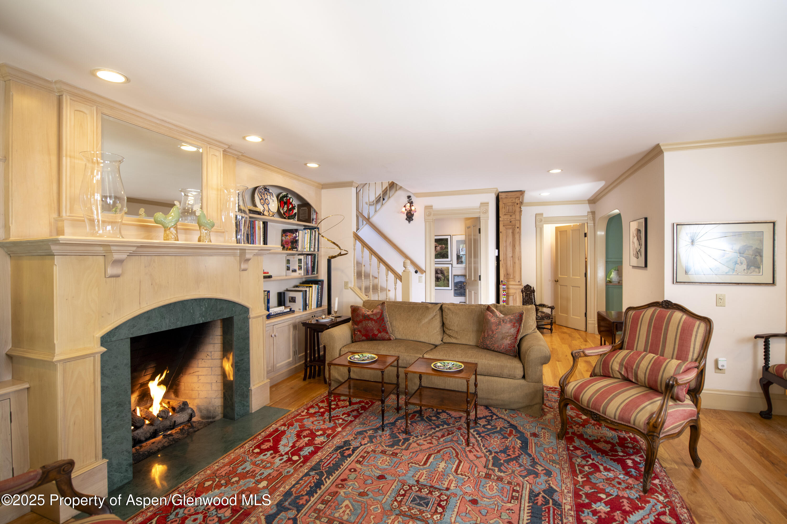 715 W Smuggler Street