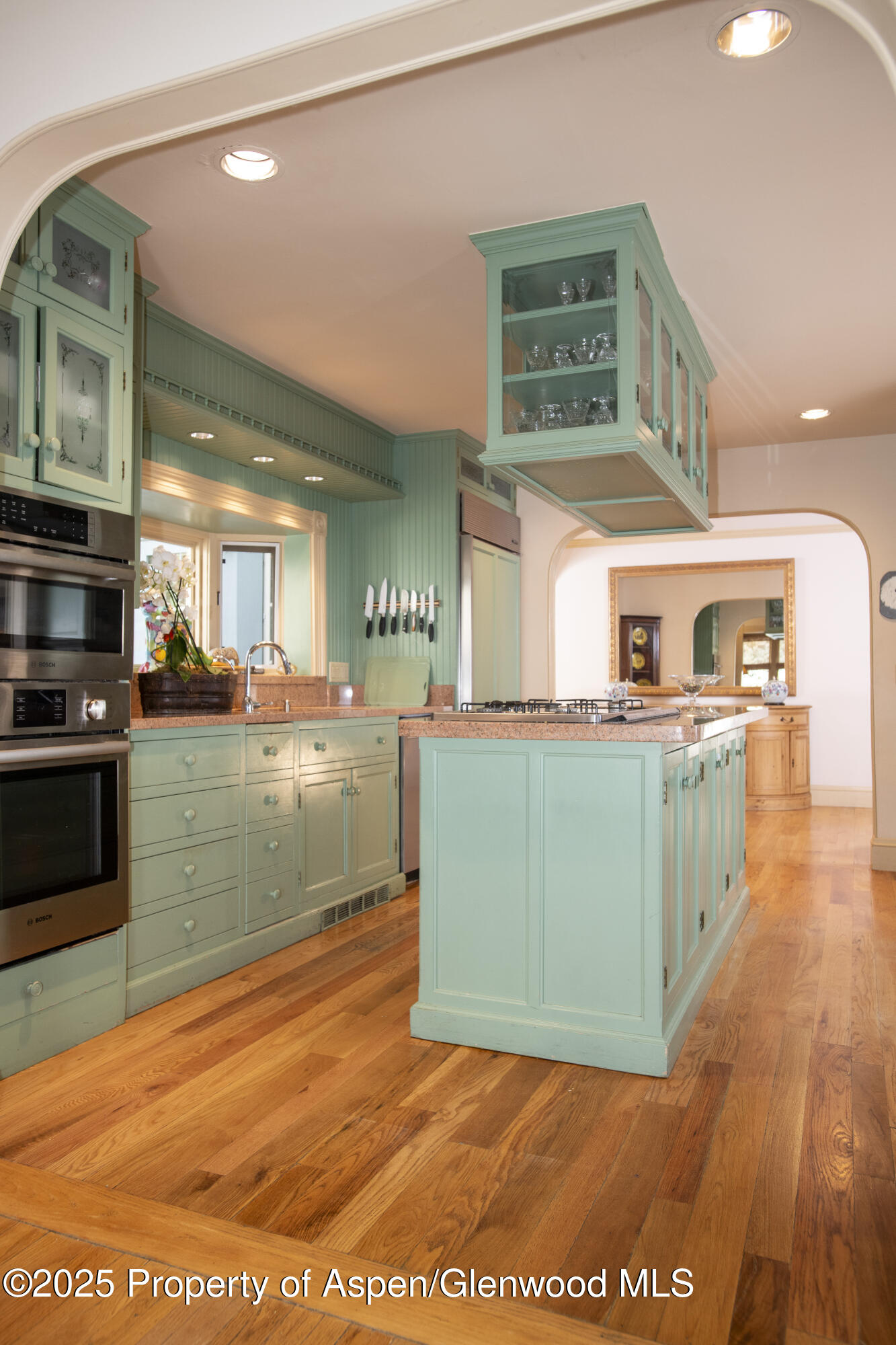 715 W Smuggler Street