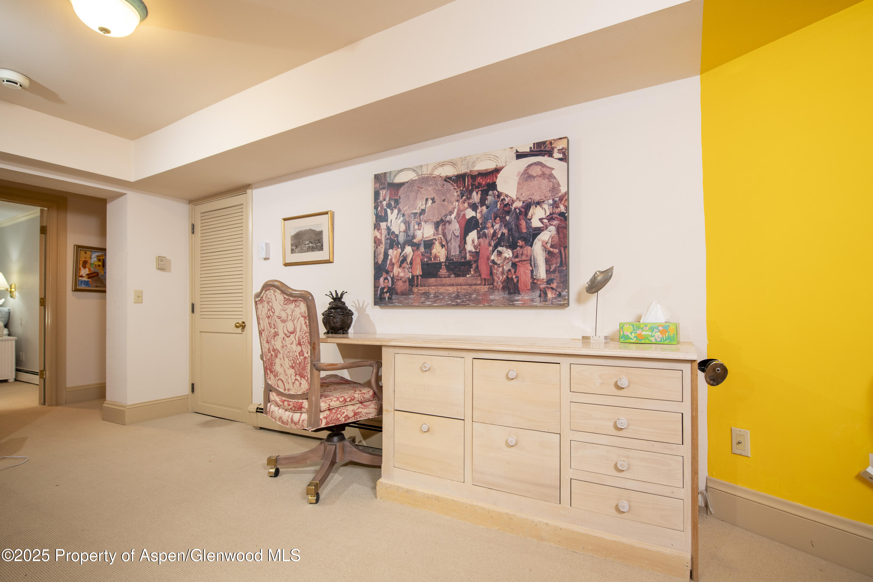 715 W Smuggler Street