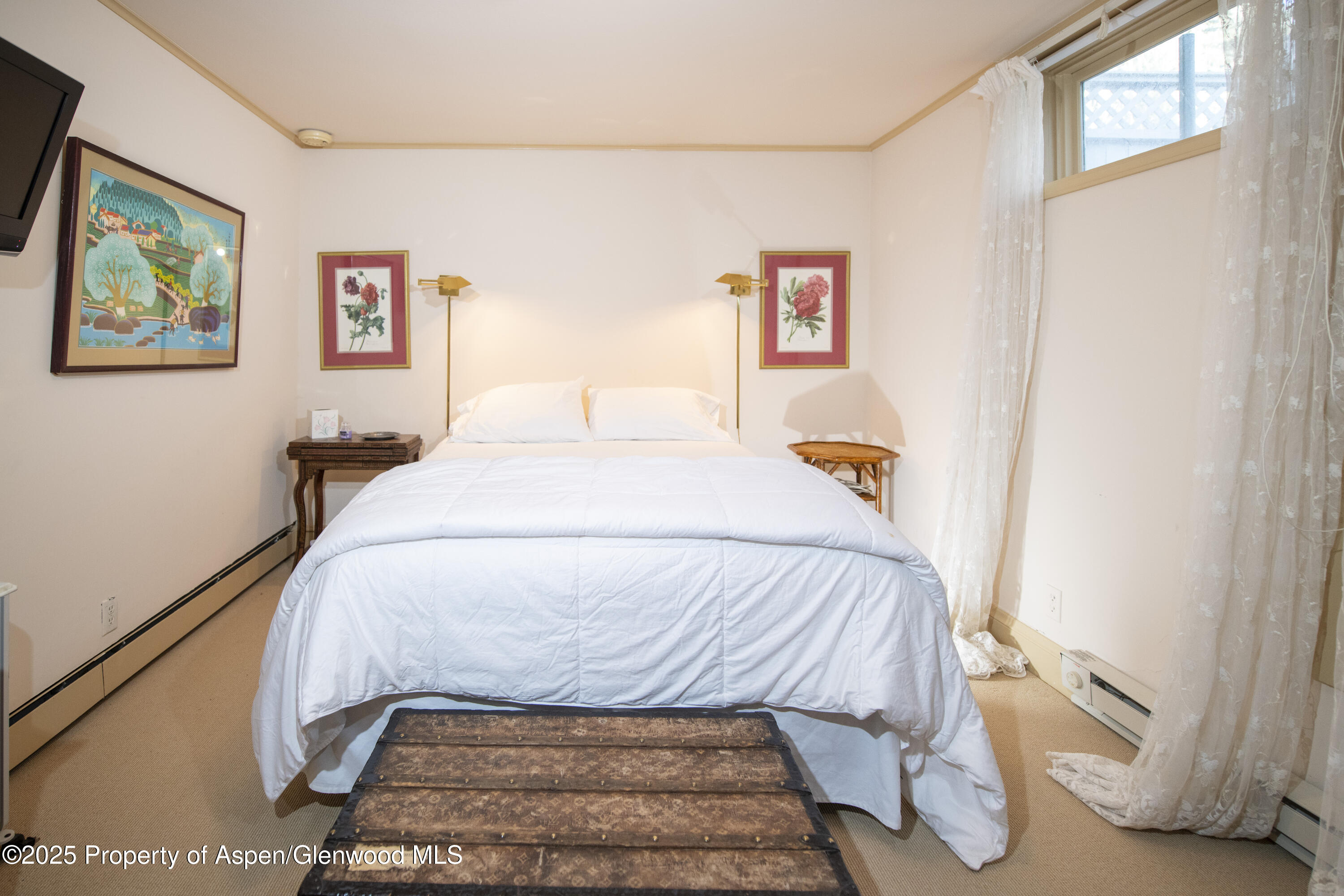 715 W Smuggler Street